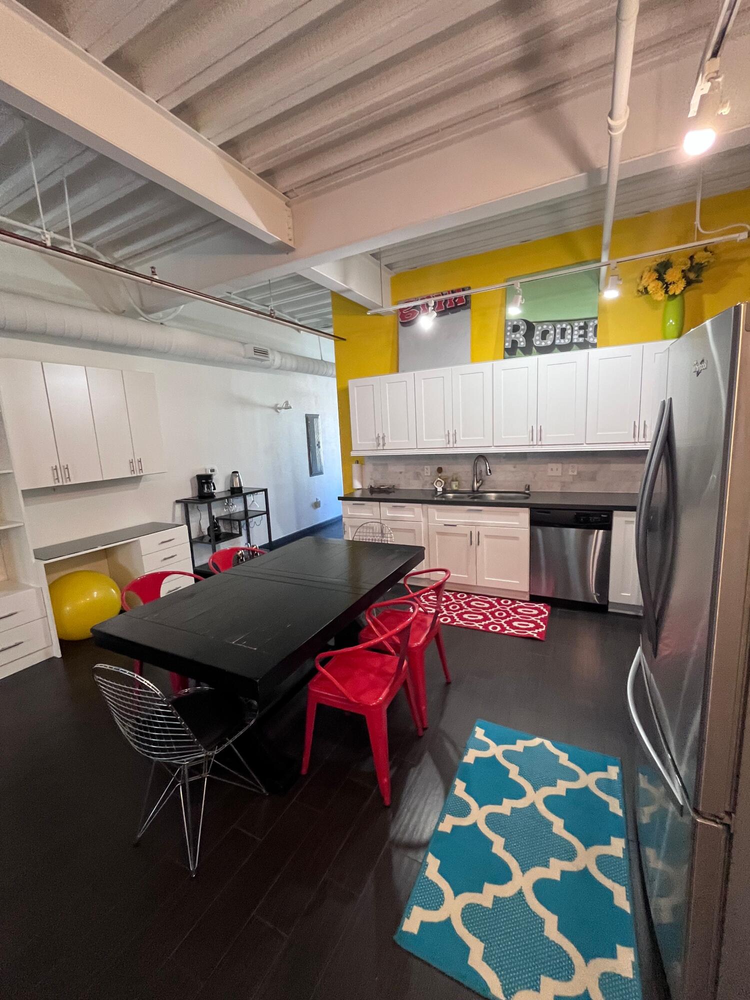 Photo 4 — 524 Central Avenue SW UNIT 404