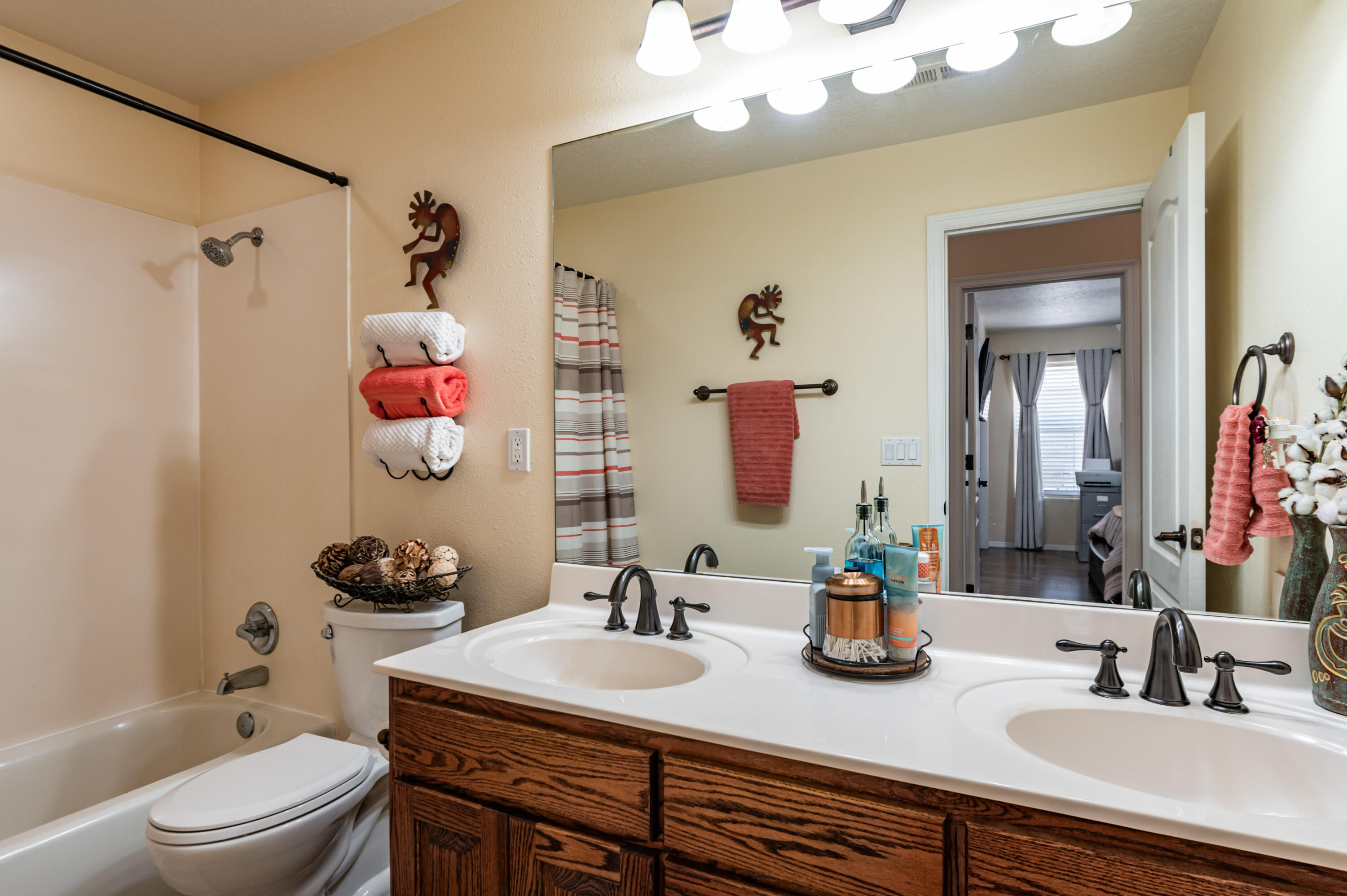 Photo 17 — 1260 Blanca Avenue NW
