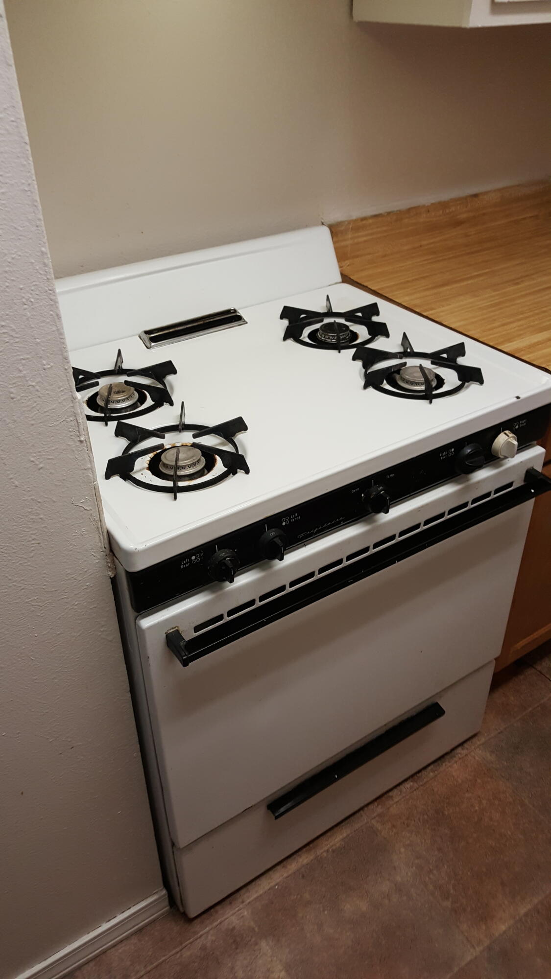 Photo 2 — 844 Chelwood Park Boulevard NE 11