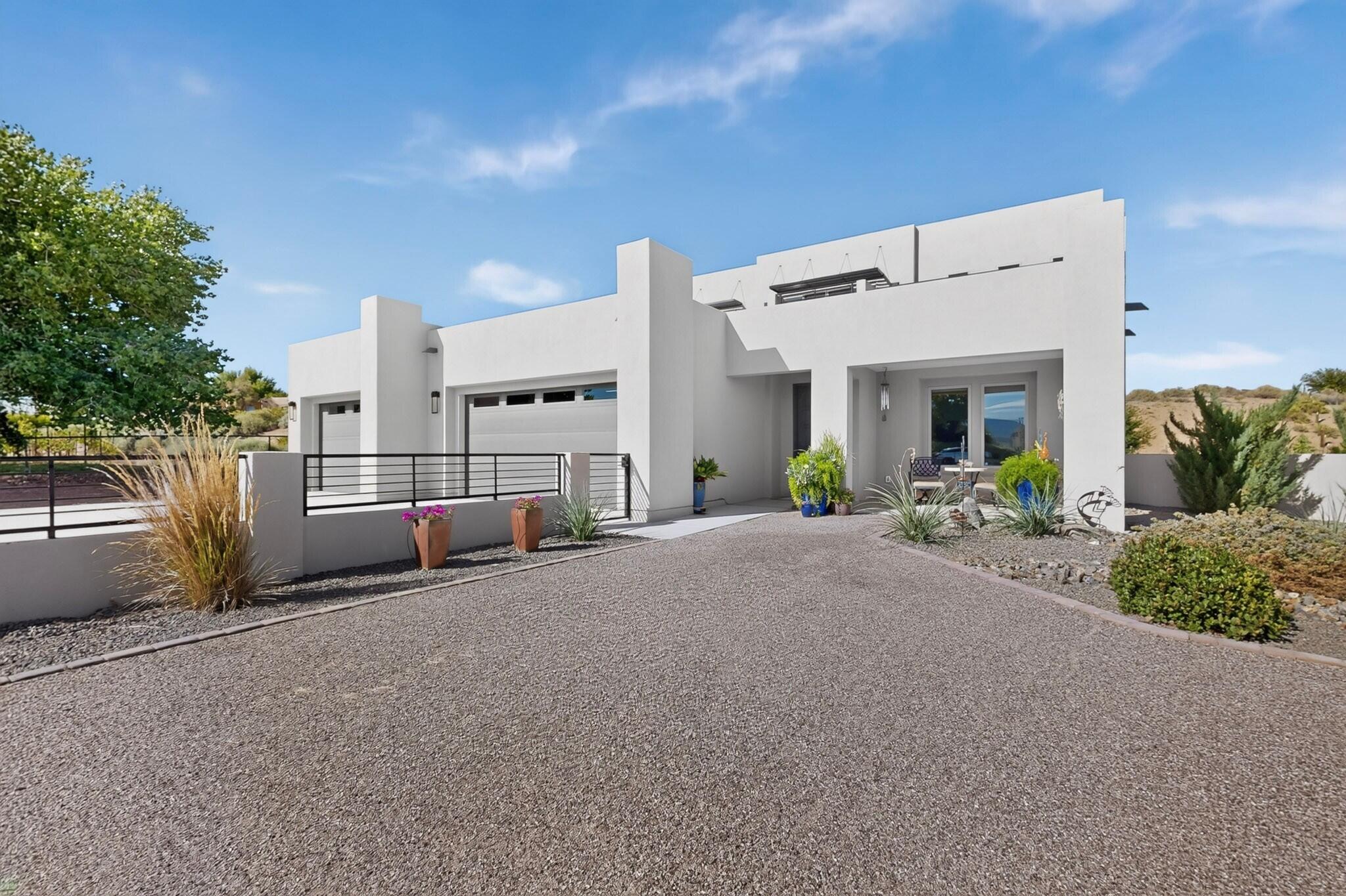 90 Camino De Claudio, Corrales, NM 87048