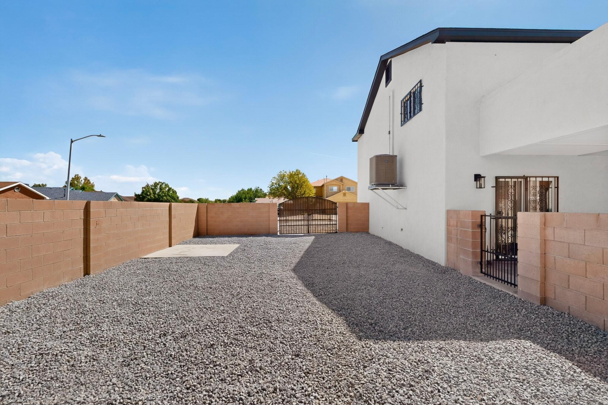 Photo 5 — 6901 Zinnia Place NW