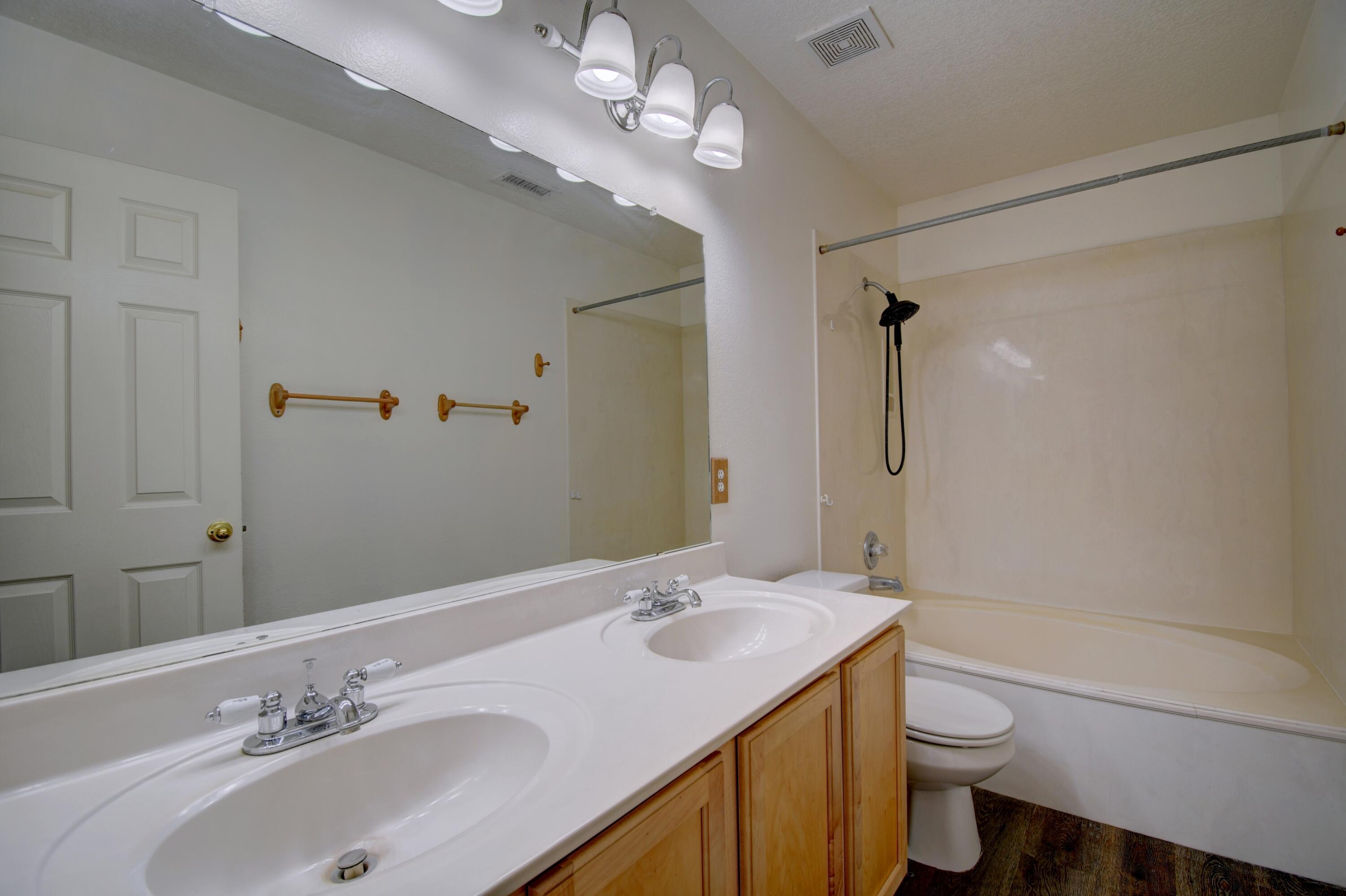 Photo 2 — 2524 Bixby Street NW