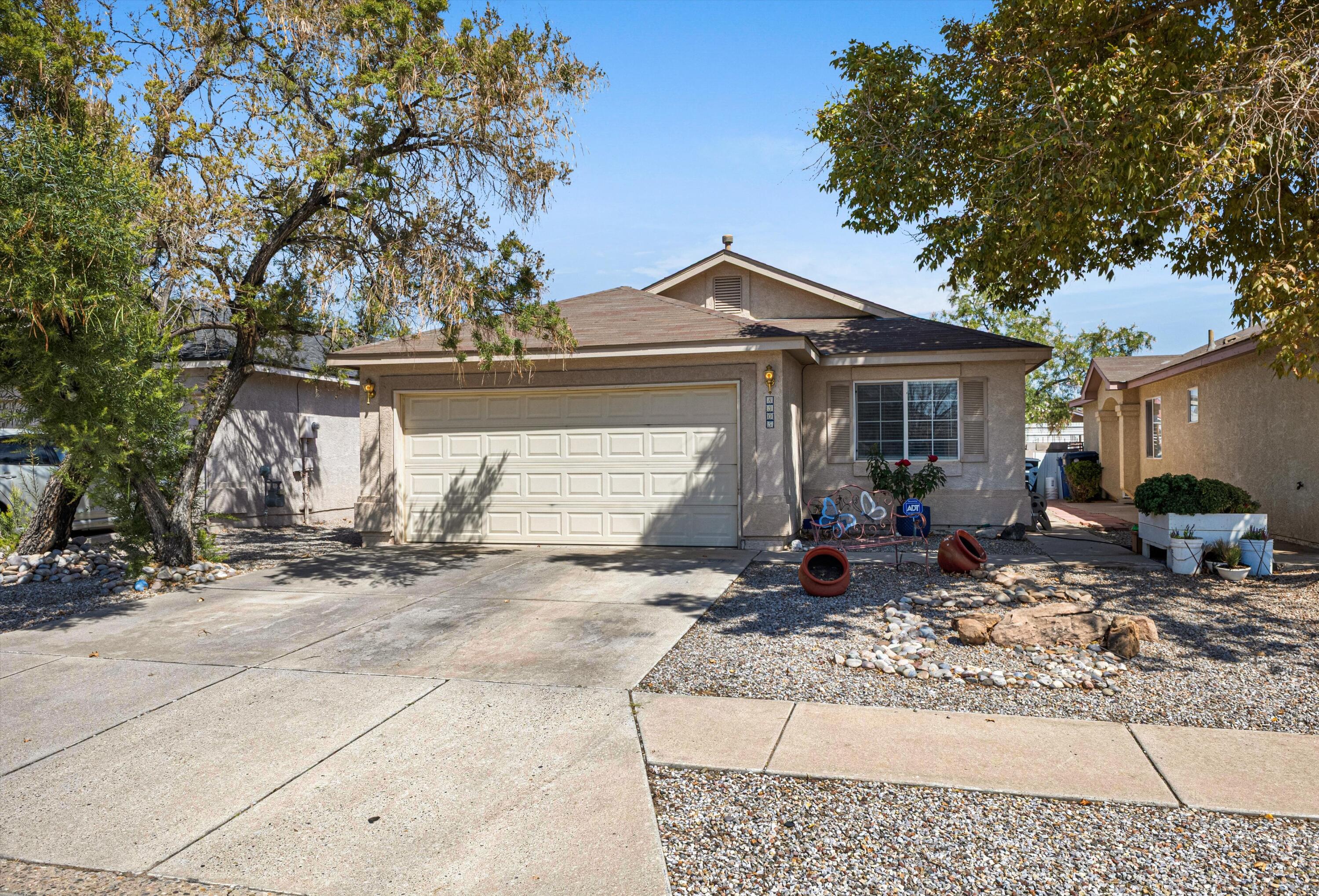 8305 Vista Estrella Lane SW, Albuquerque, NM 87121