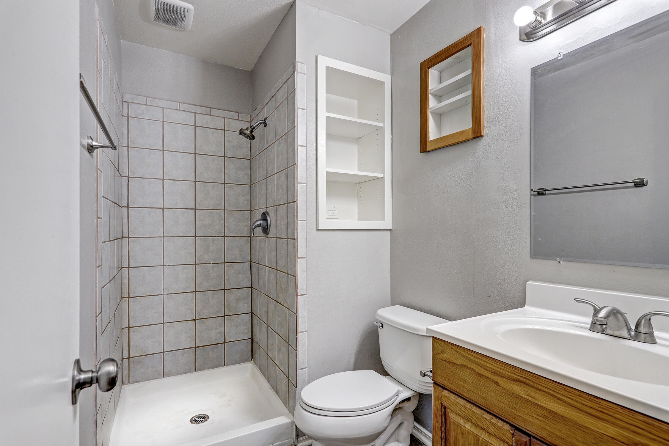 Photo 6 — 1725 Hiawatha Drive NE