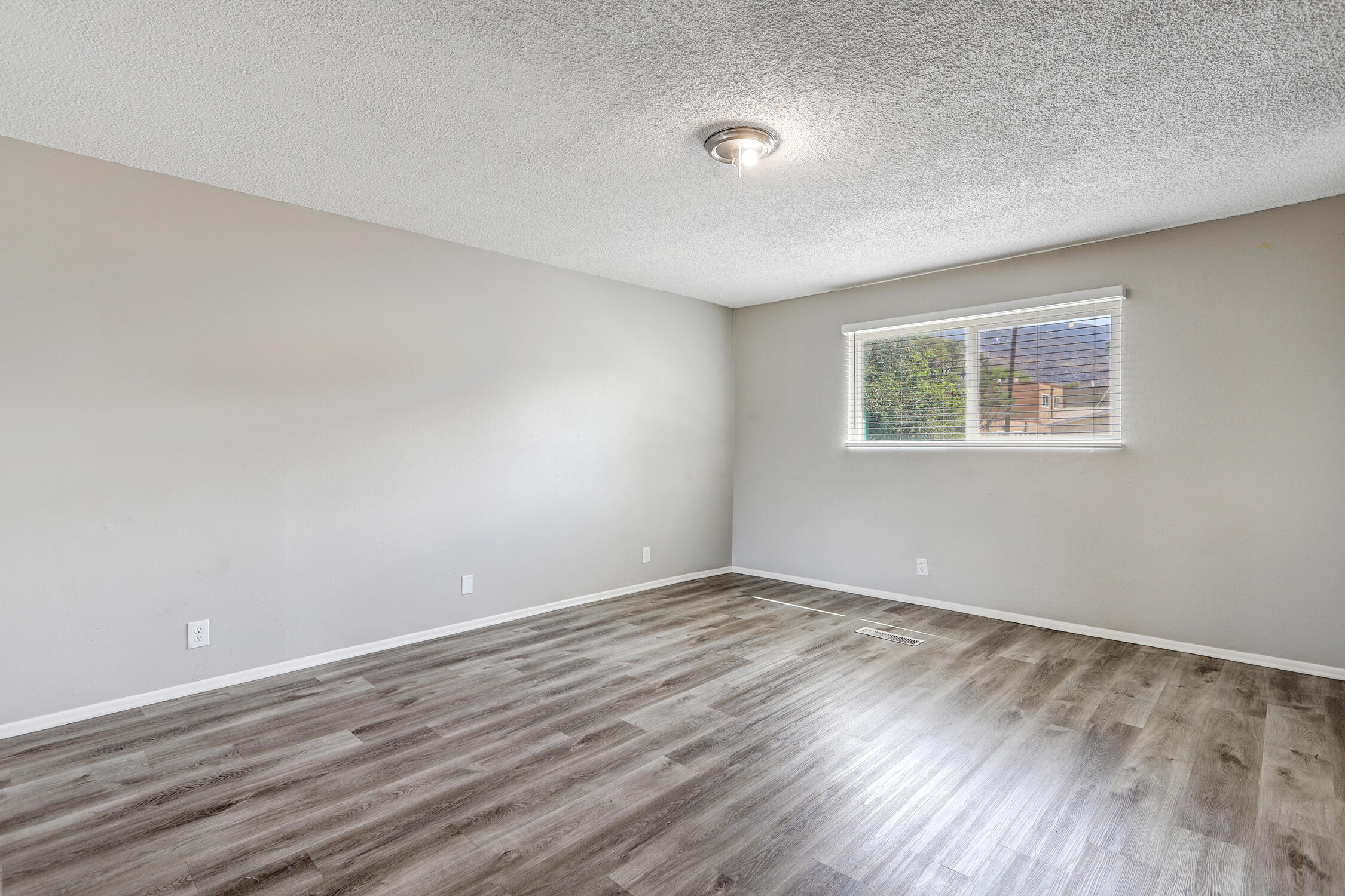 Photo 20 — 1725 Hiawatha Drive NE