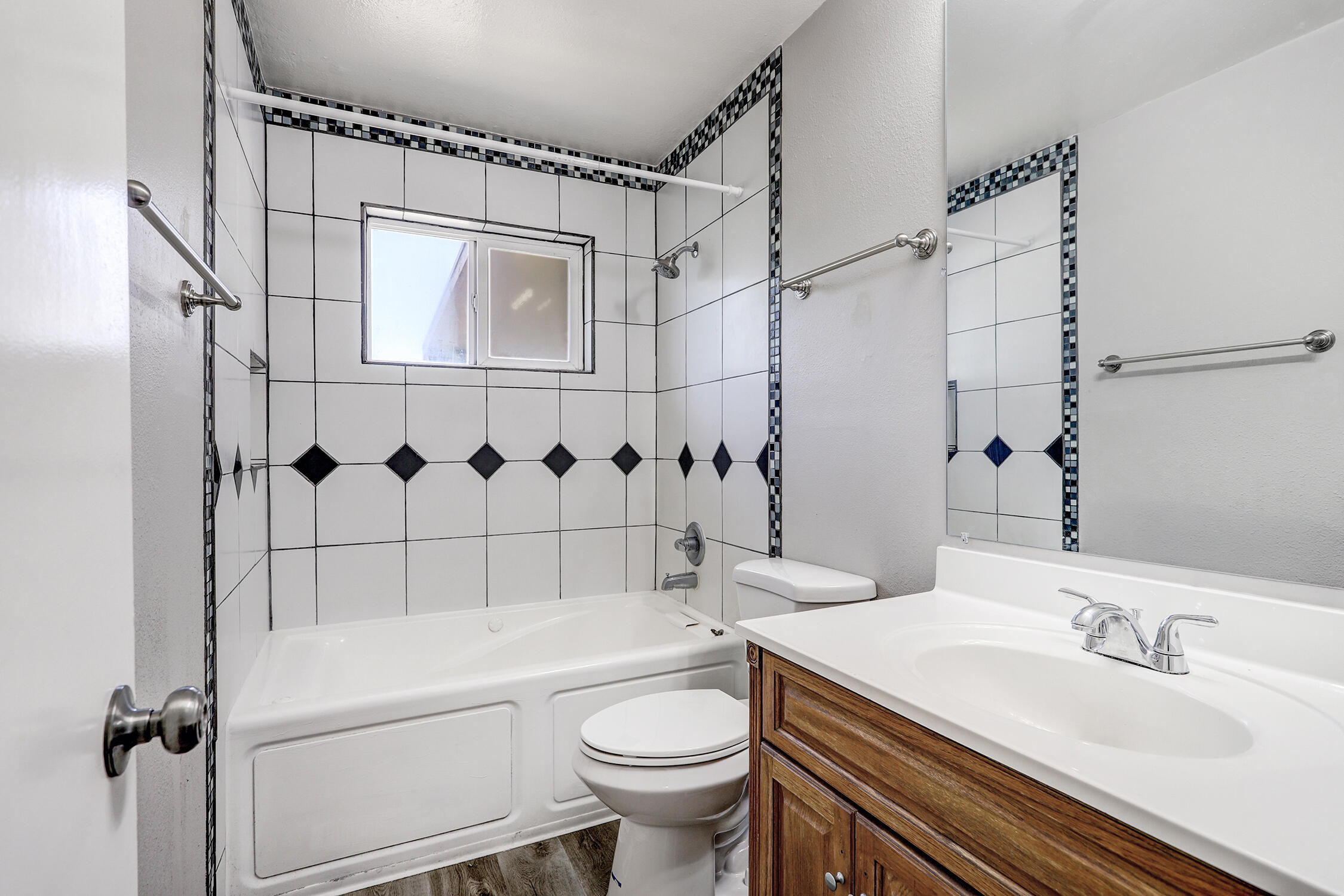 Photo 18 — 1725 Hiawatha Drive NE