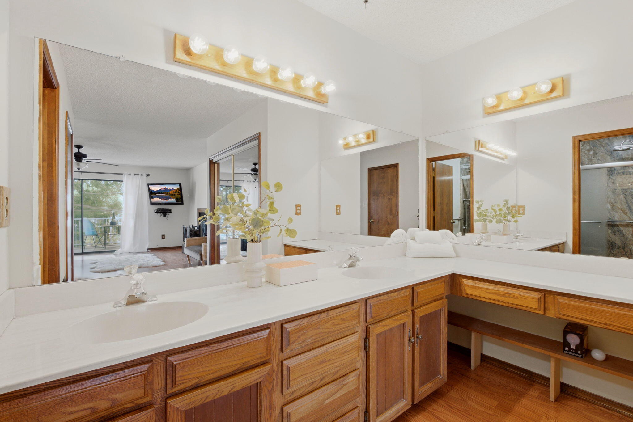 Photo 19 — 6845 Vivian Drive NE