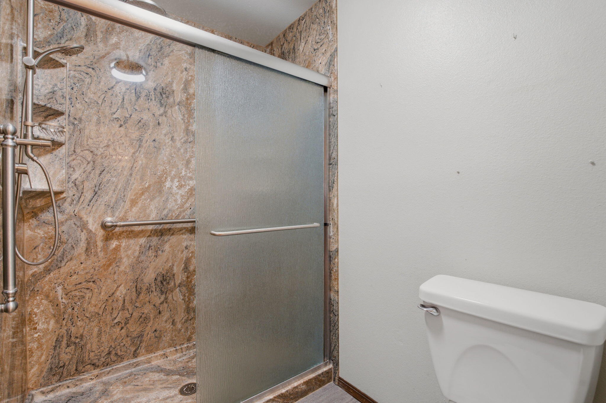 Photo 18 — 6845 Vivian Drive NE