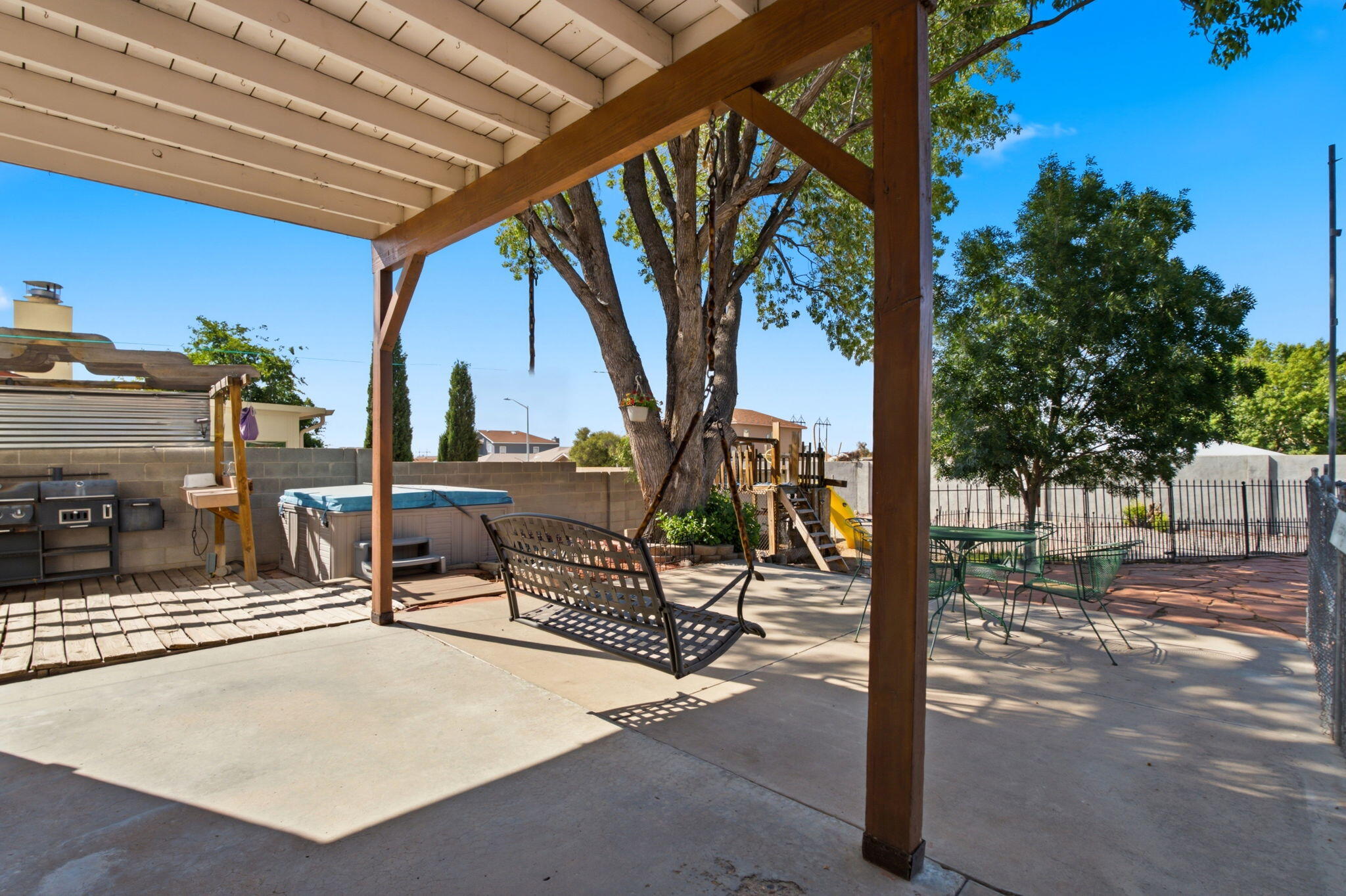 Photo 6 — 6845 Vivian Drive NE