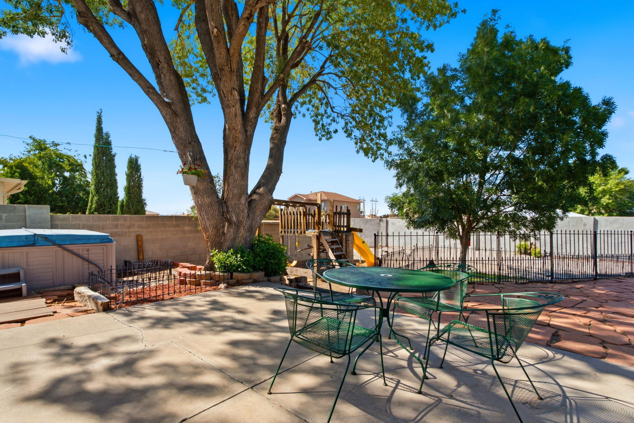 Photo 7 — 6845 Vivian Drive NE