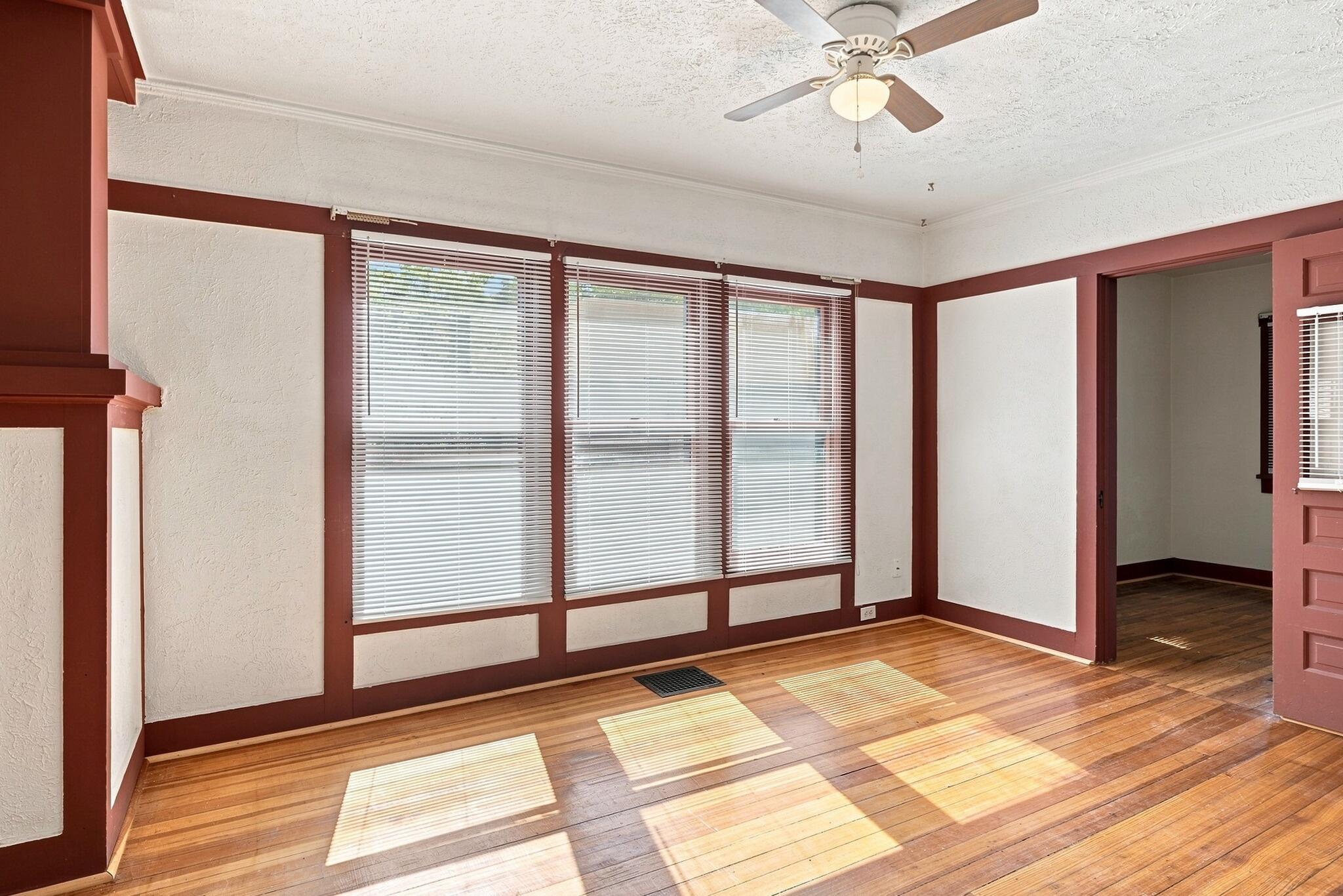Photo 20 — 718 Coal Avenue SW