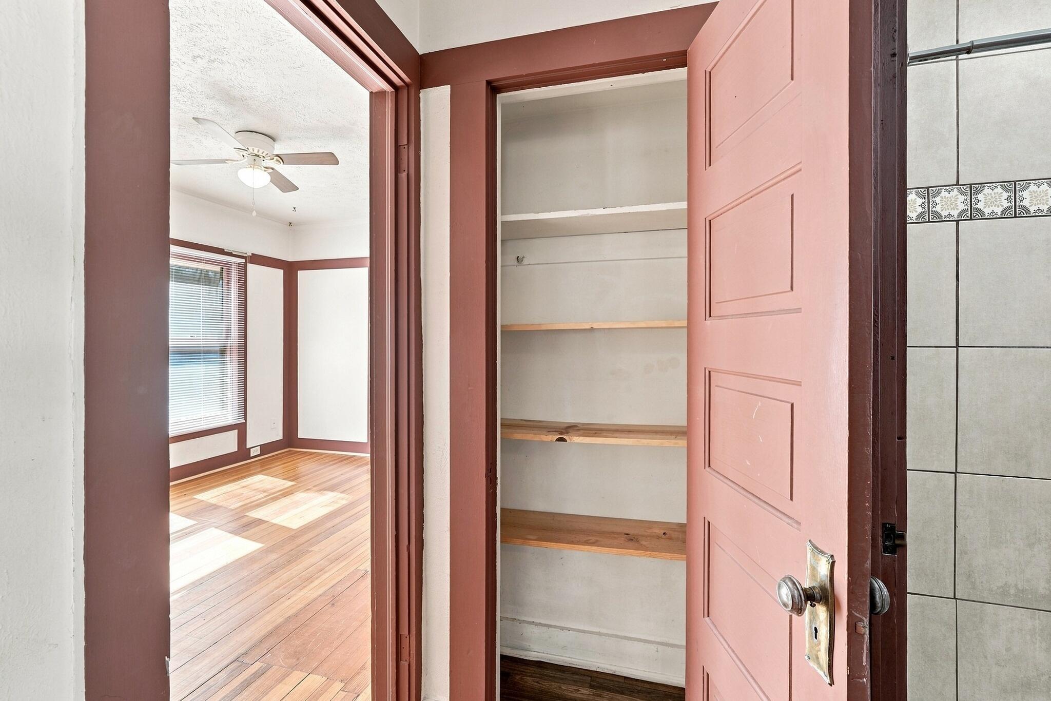 Photo 15 — 718 Coal Avenue SW