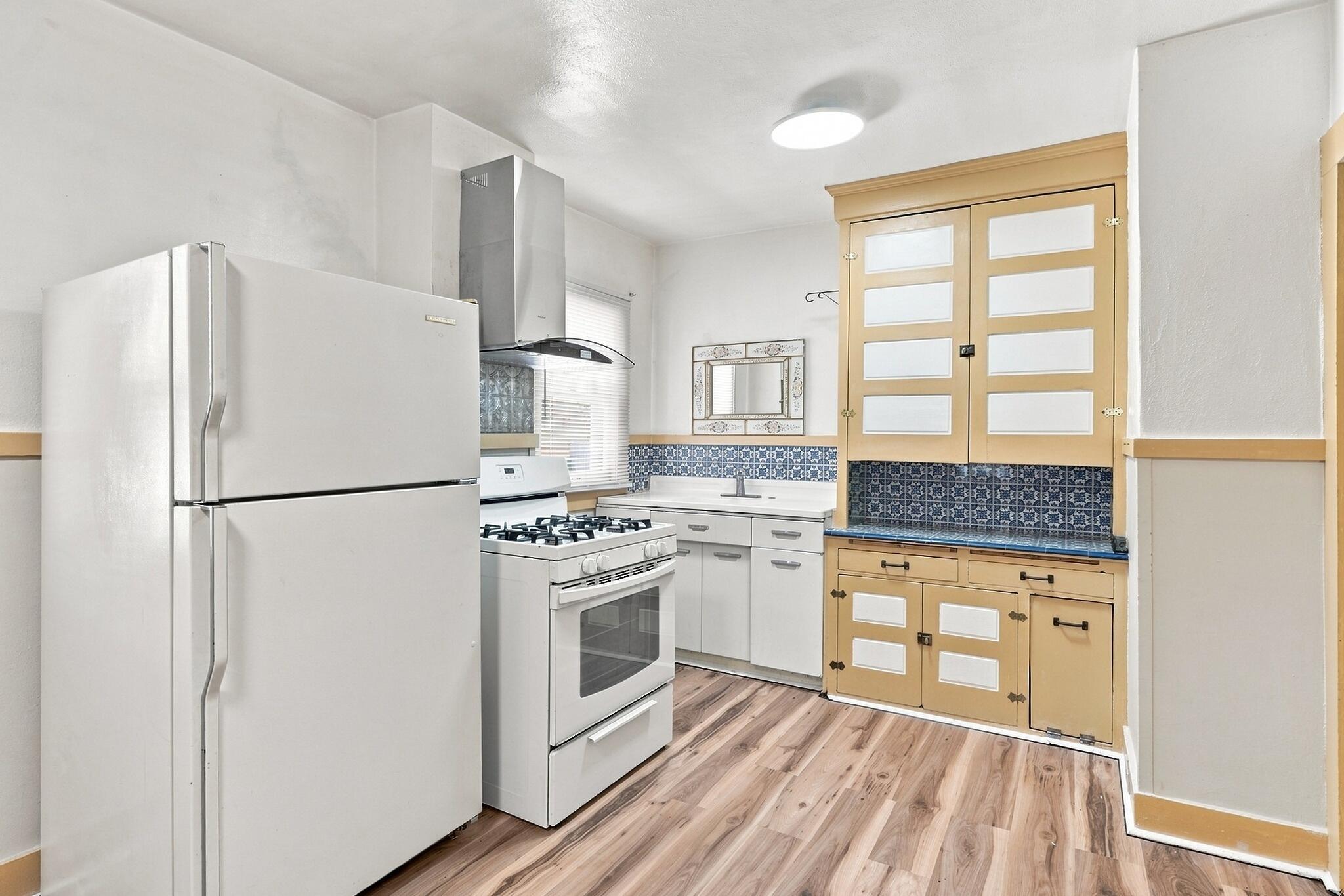 Photo 14 — 718 Coal Avenue SW
