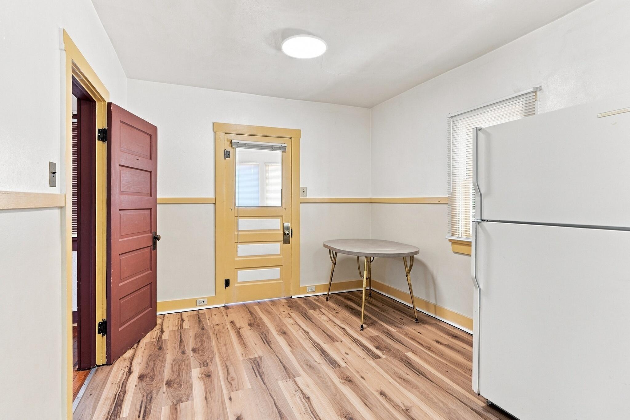 Photo 12 — 718 Coal Avenue SW