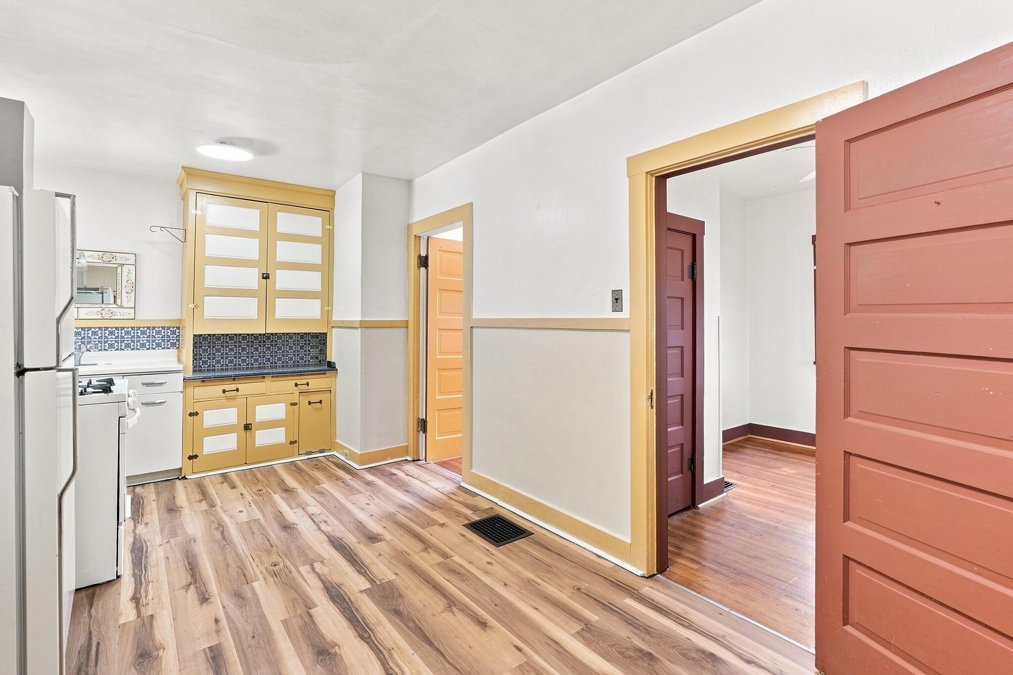 Photo 11 — 718 Coal Avenue SW