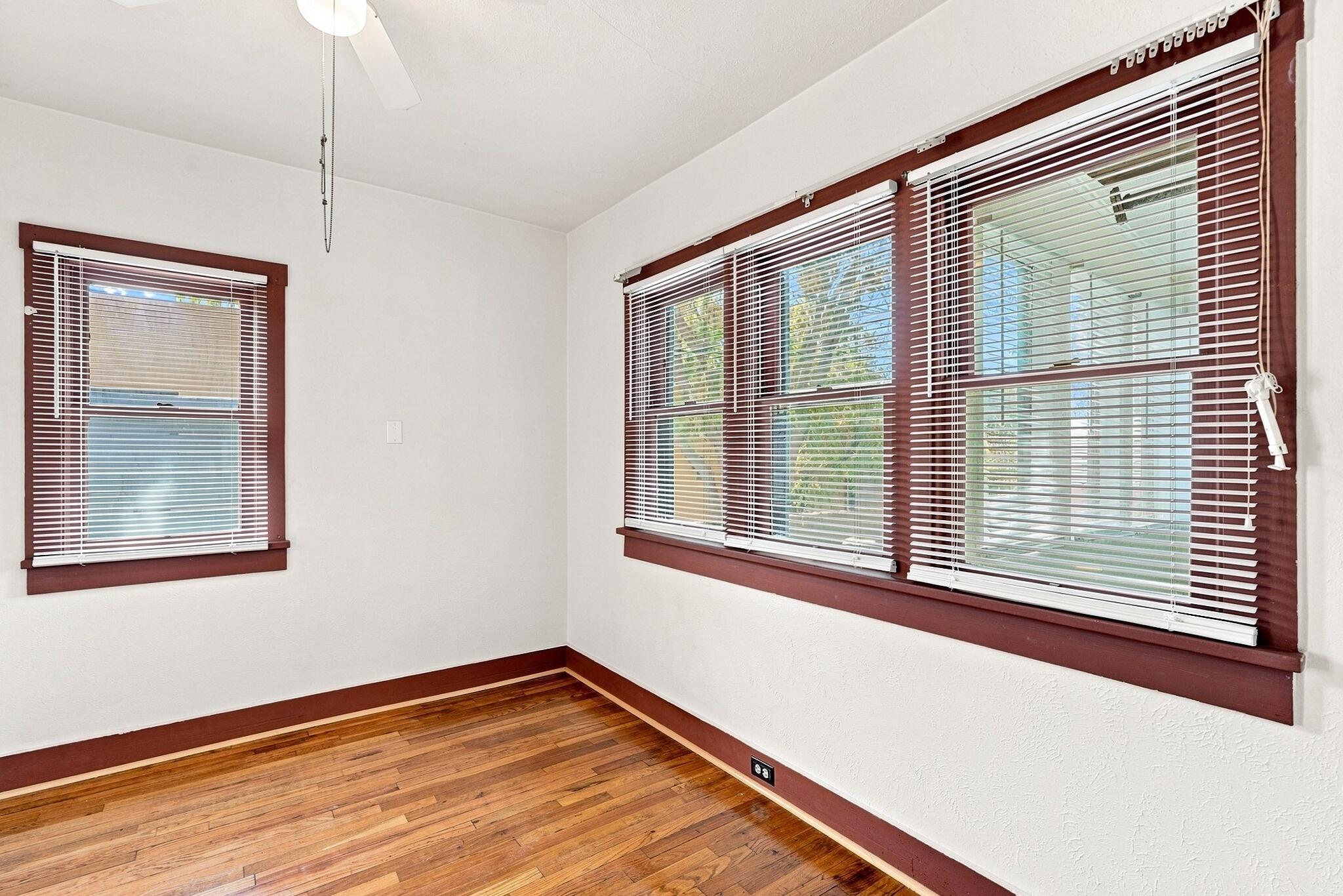 Photo 10 — 718 Coal Avenue SW