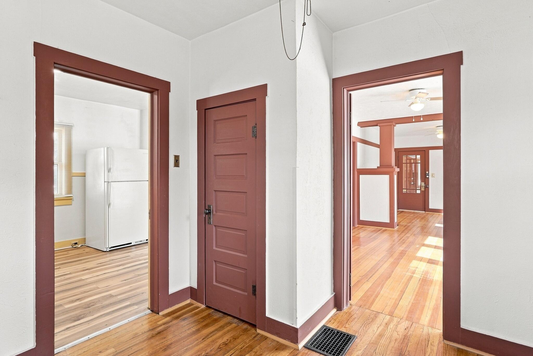 Photo 9 — 718 Coal Avenue SW