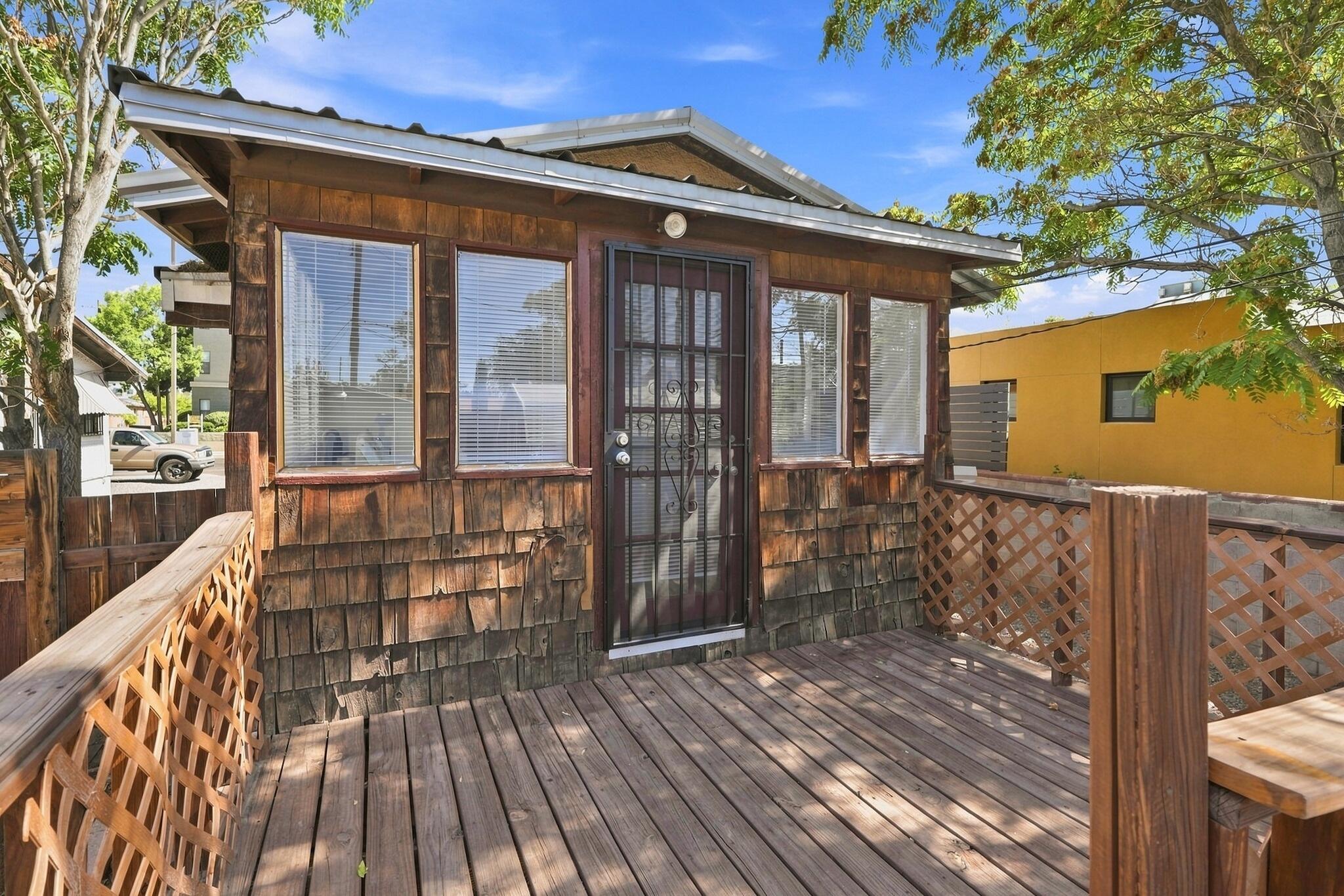 Photo 5 — 718 Coal Avenue SW