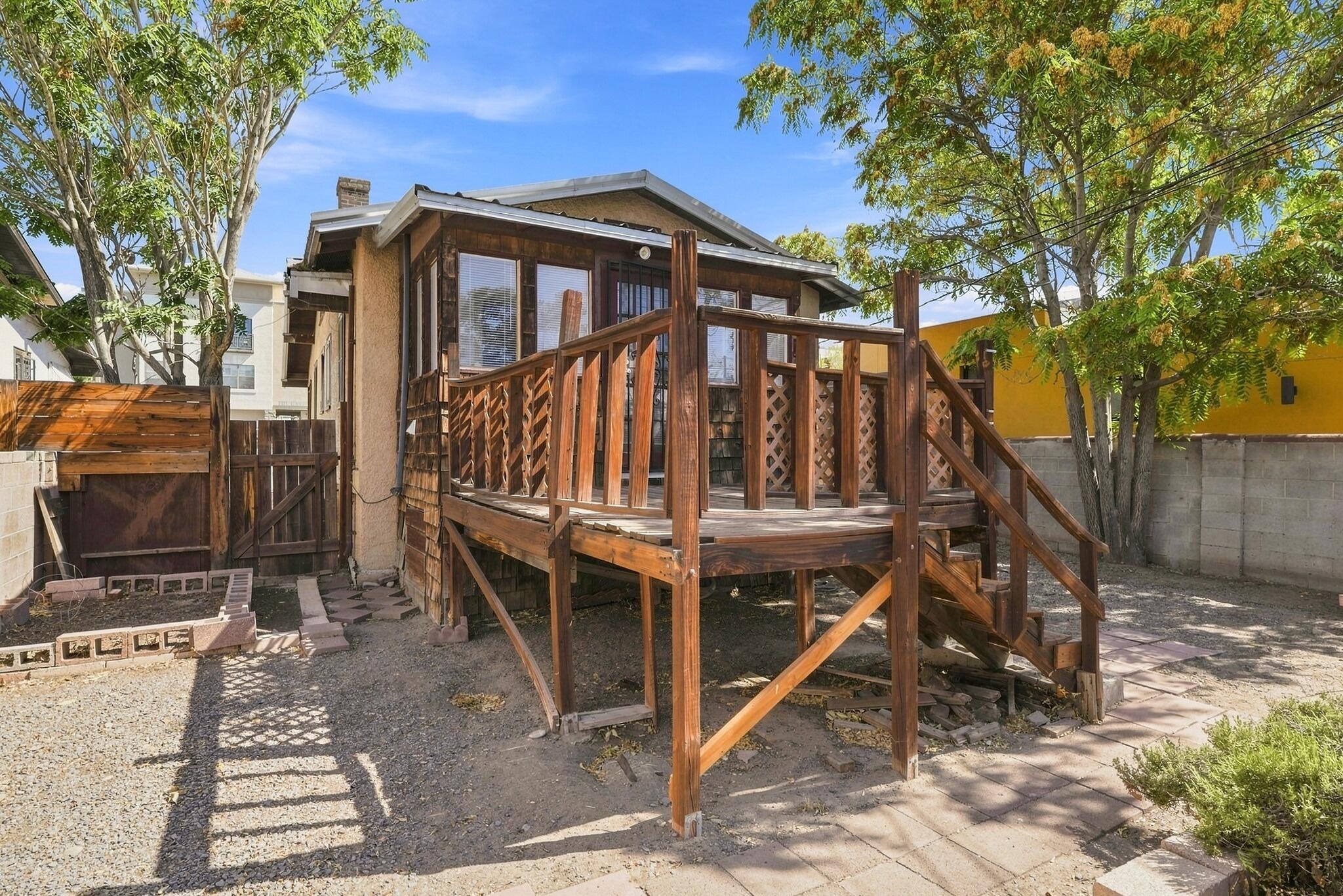 Photo 3 — 718 Coal Avenue SW