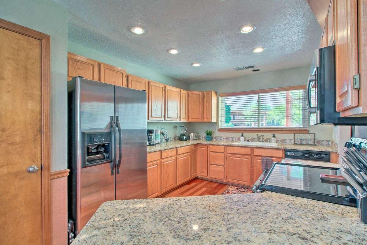 Photo 2 — 11125 Malaguena Lane NE