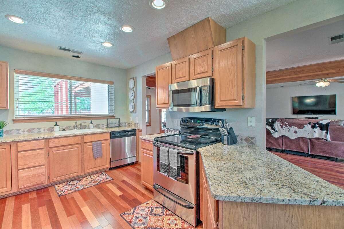Photo 6 — 11125 Malaguena Lane NE