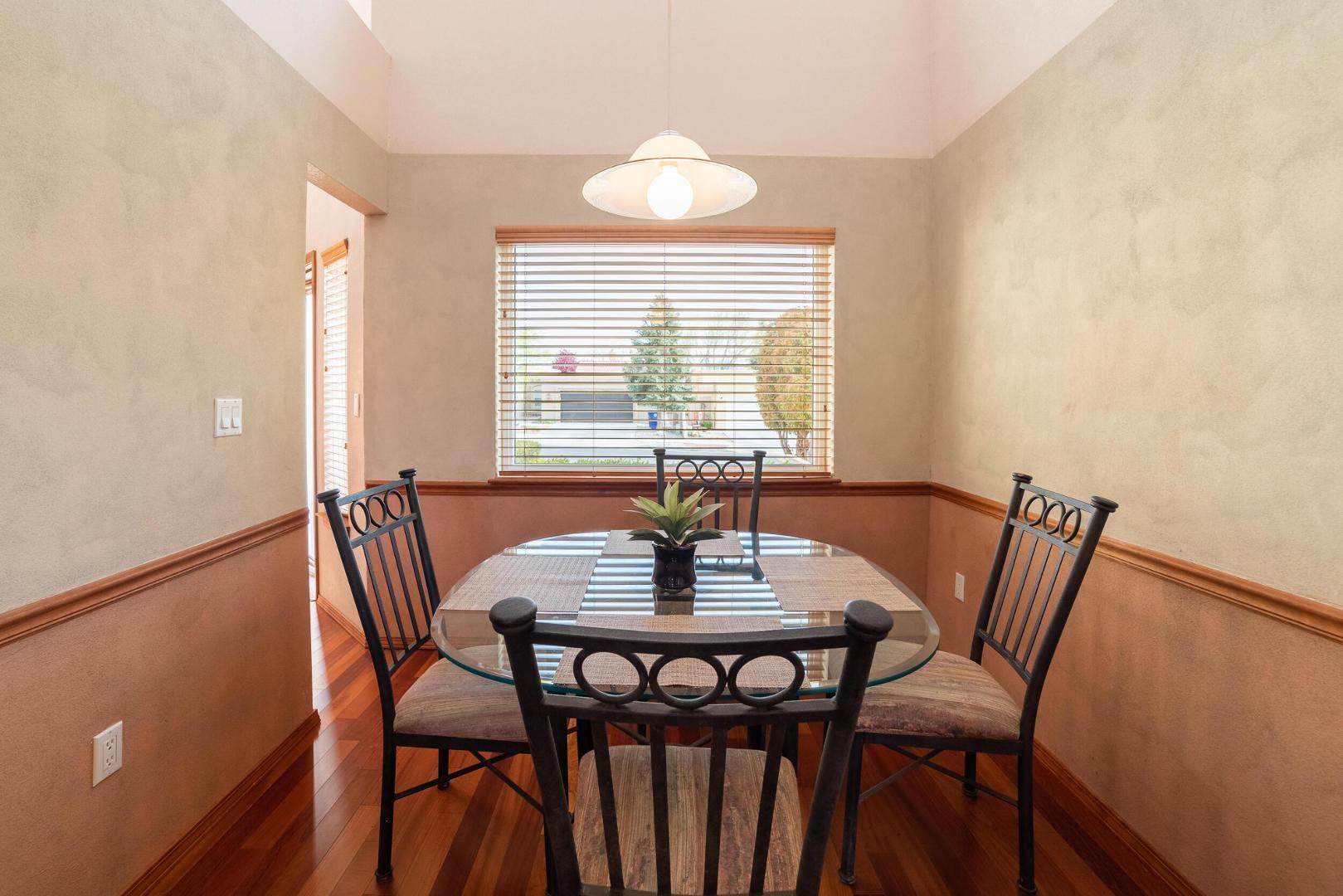 Photo 9 — 11125 Malaguena Lane NE