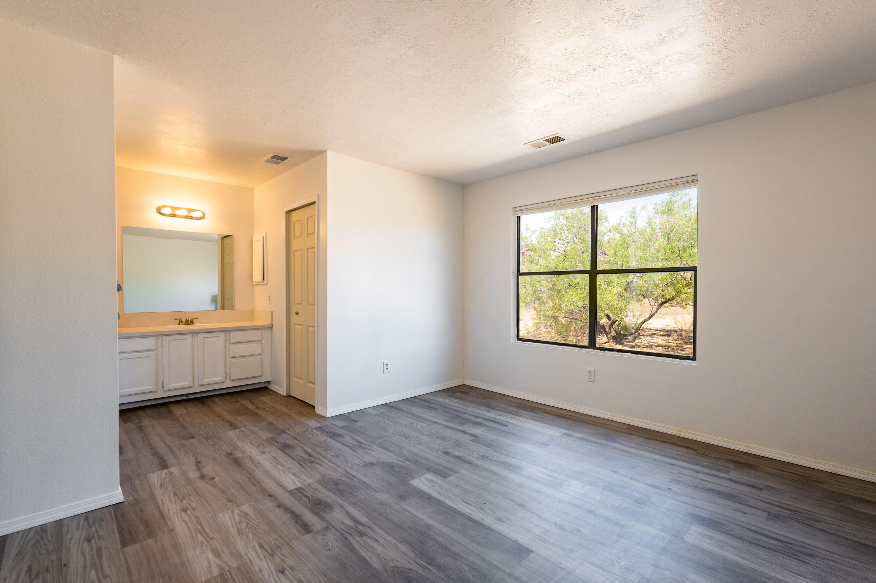 Photo 19 — 822 Buckboard Road SE