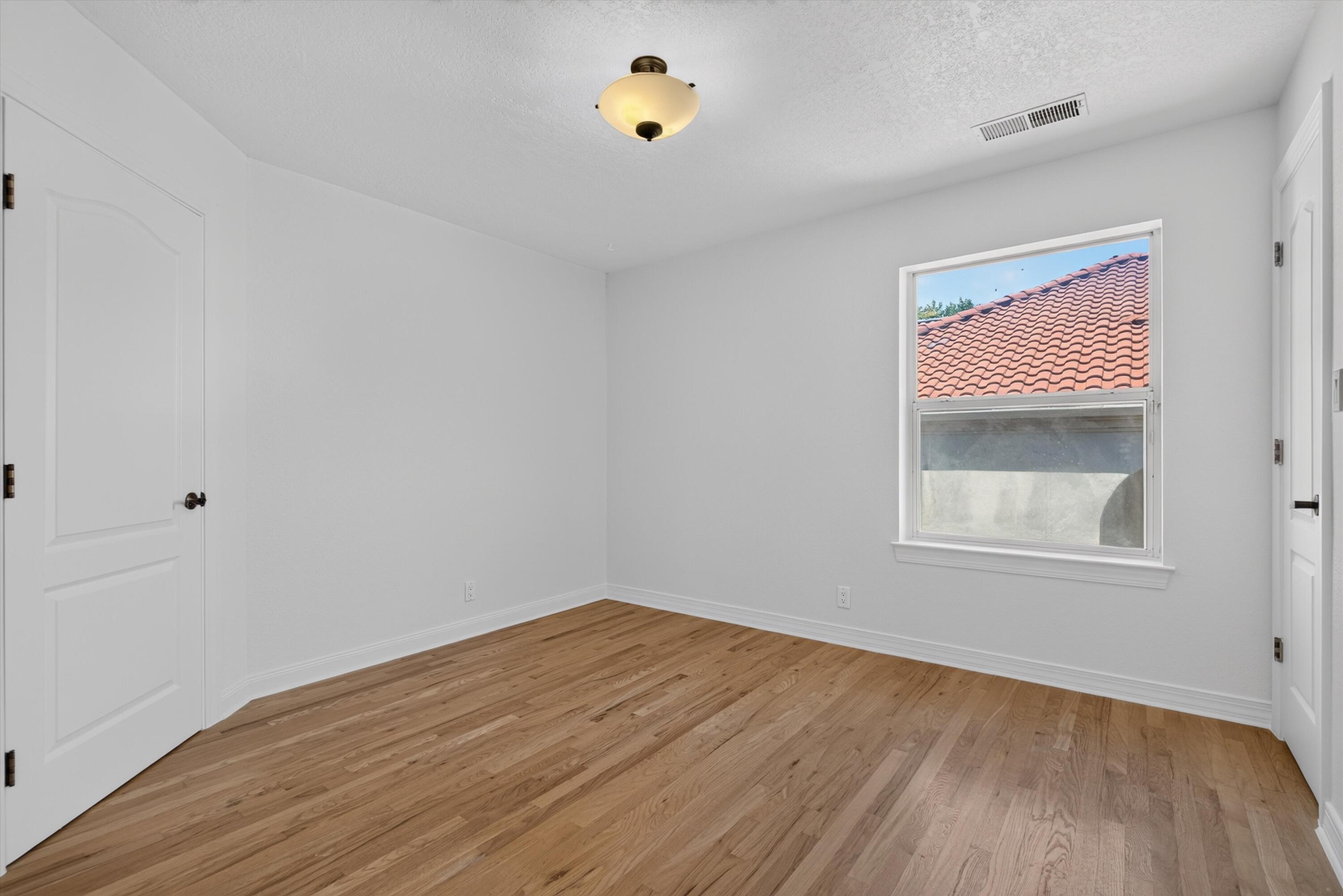 Photo 4 — 11316 Woodmar Lane NE