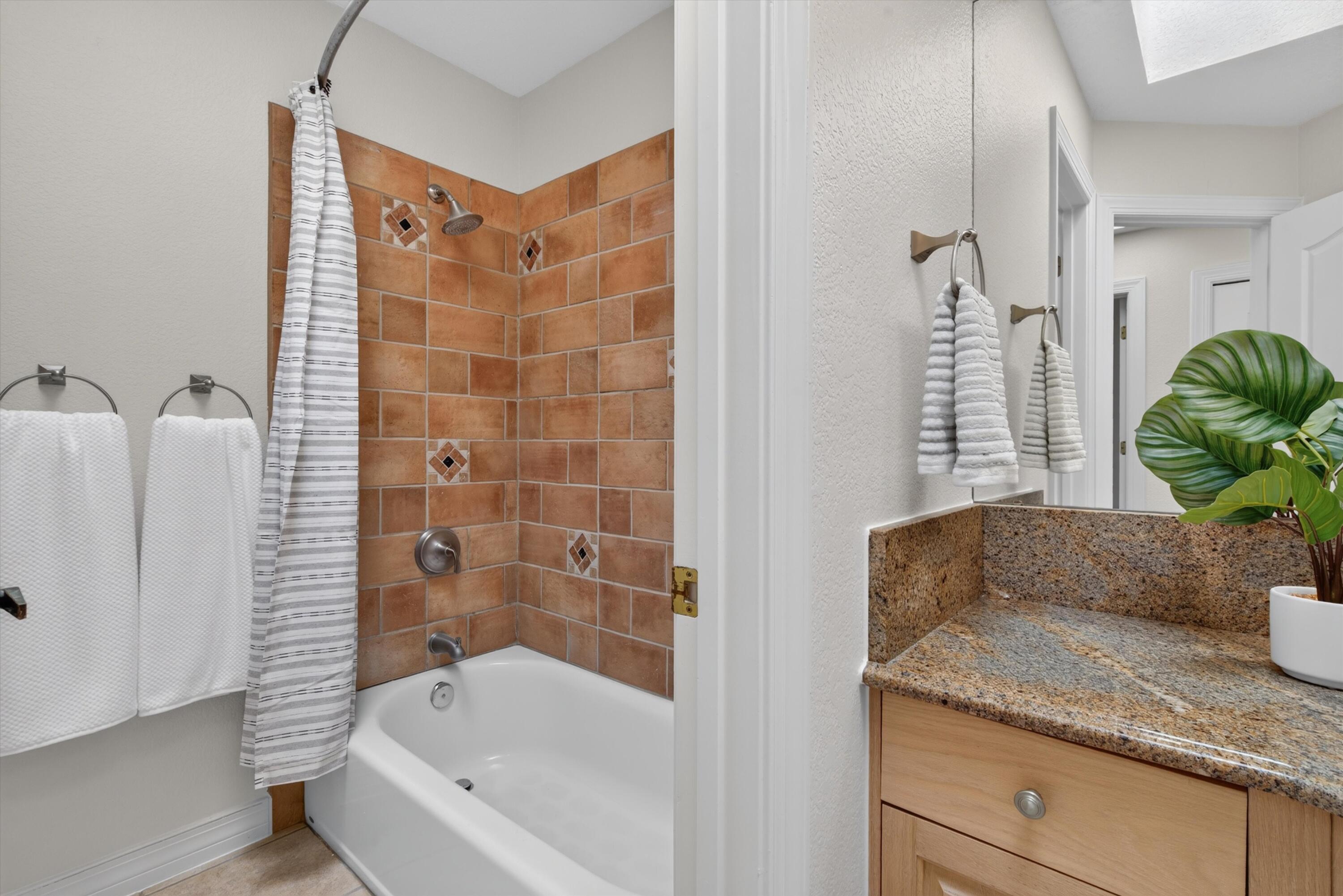 Photo 10 — 11316 Woodmar Lane NE