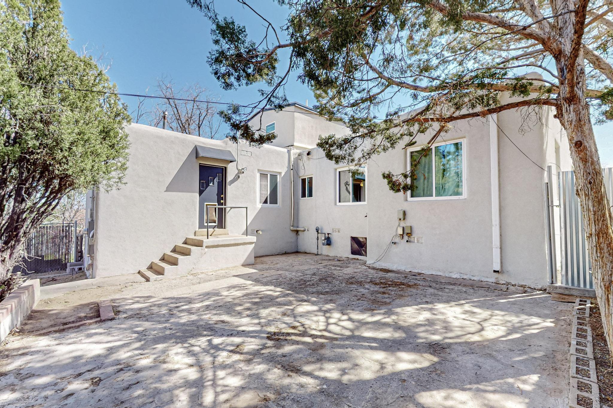 Photo 4 — 211 Amherst Drive SE
