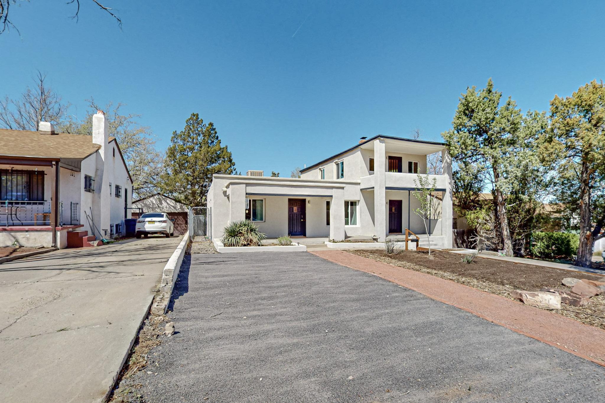 Photo 9 — 211 Amherst Drive SE