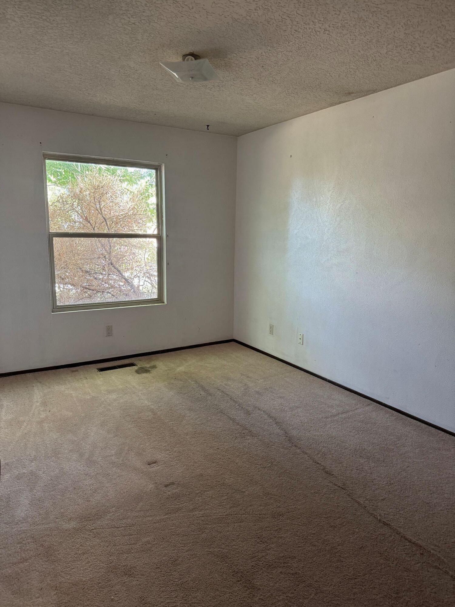 Photo 8 — 2705 La Charles Drive NE