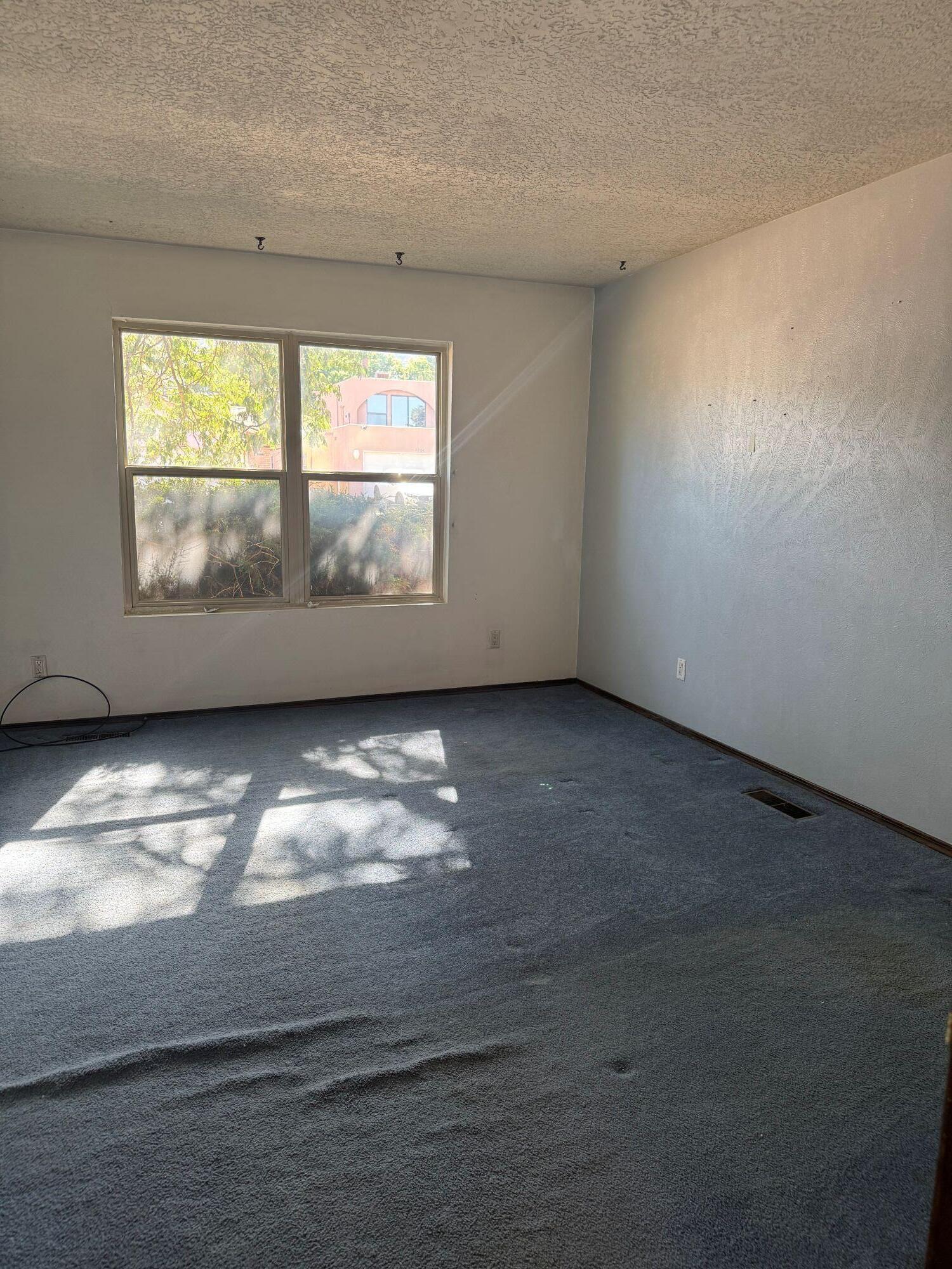 Photo 7 — 2705 La Charles Drive NE