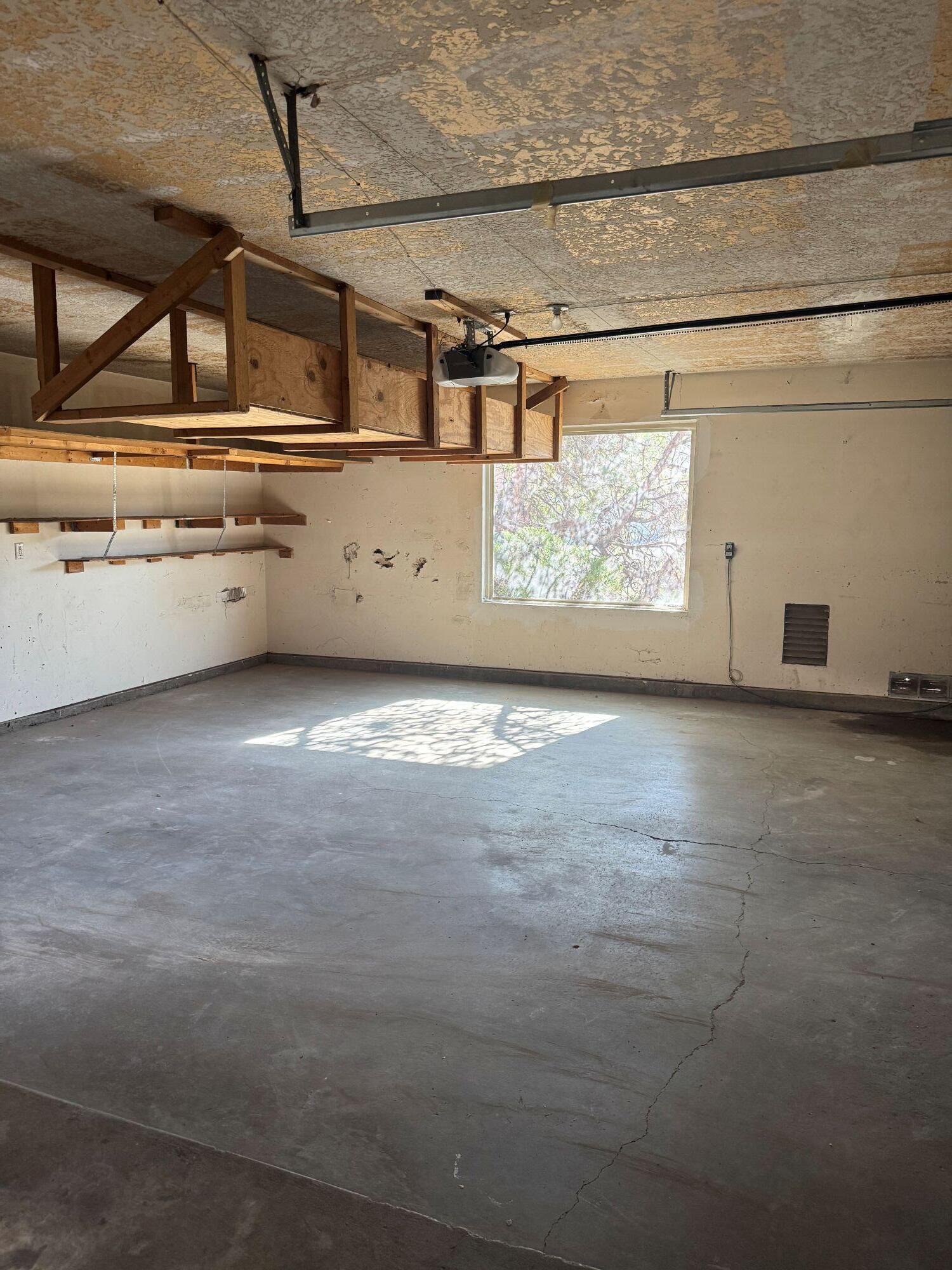 Photo 5 — 2705 La Charles Drive NE