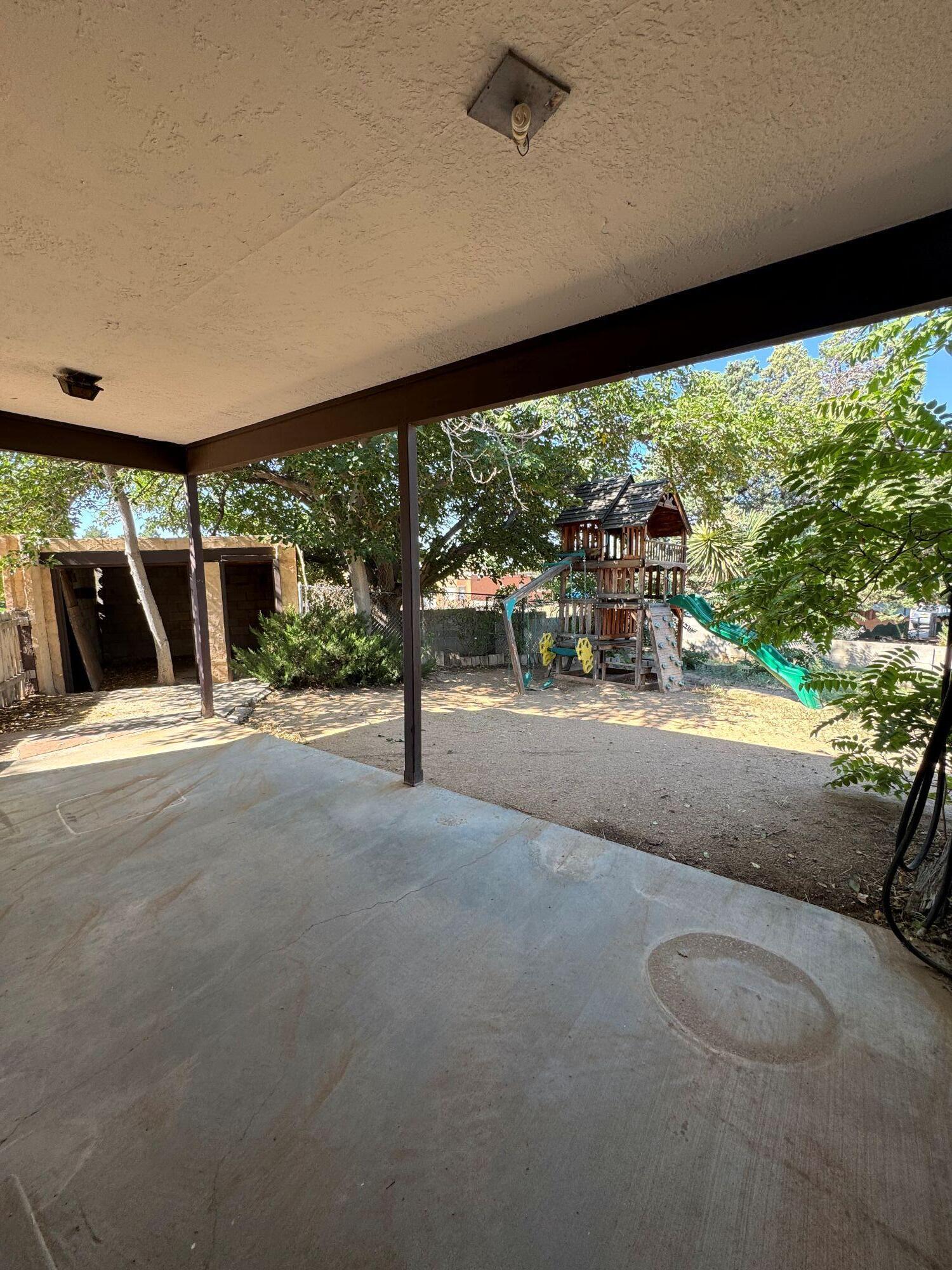 Photo 4 — 2705 La Charles Drive NE