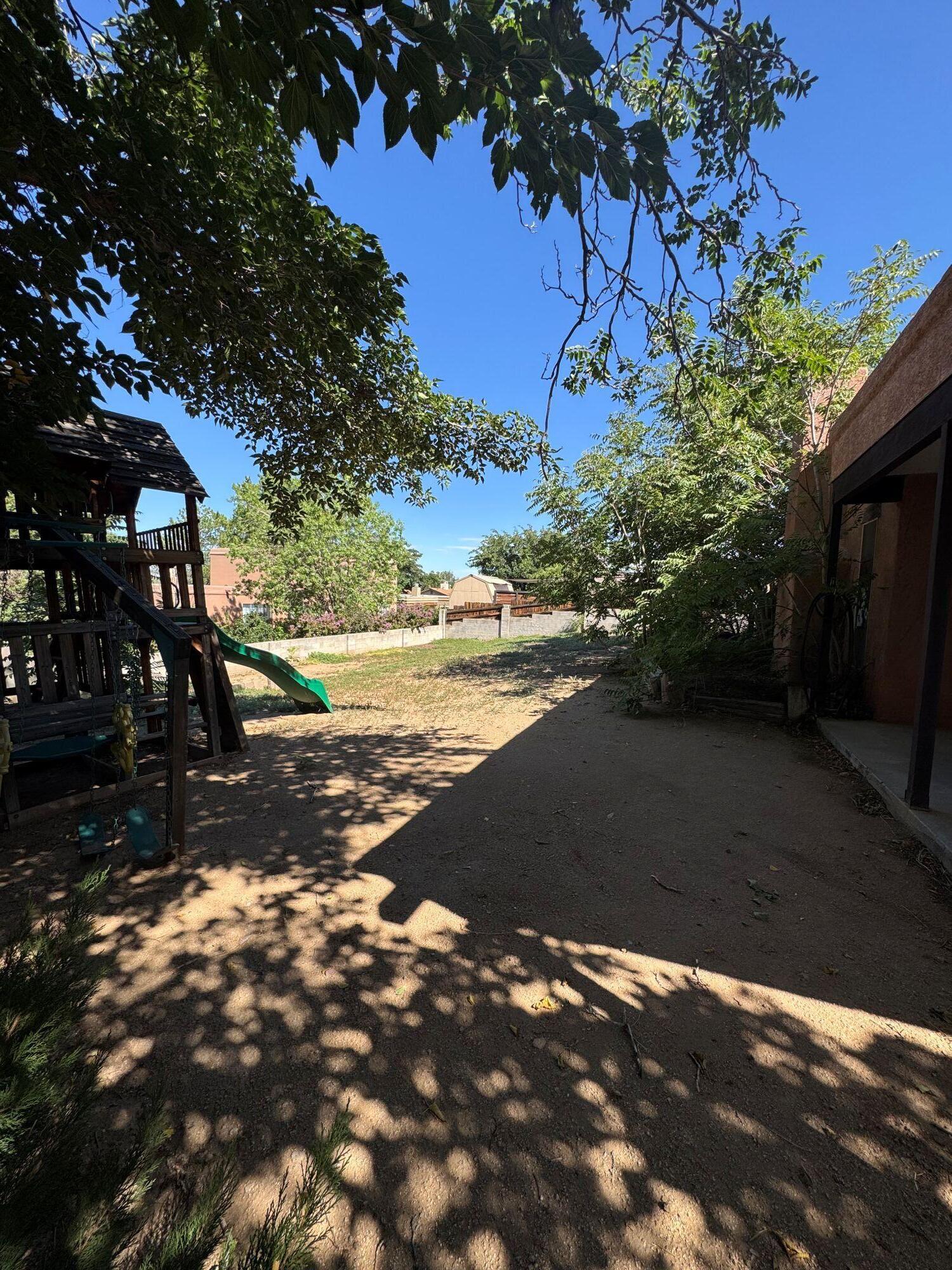 Photo 3 — 2705 La Charles Drive NE