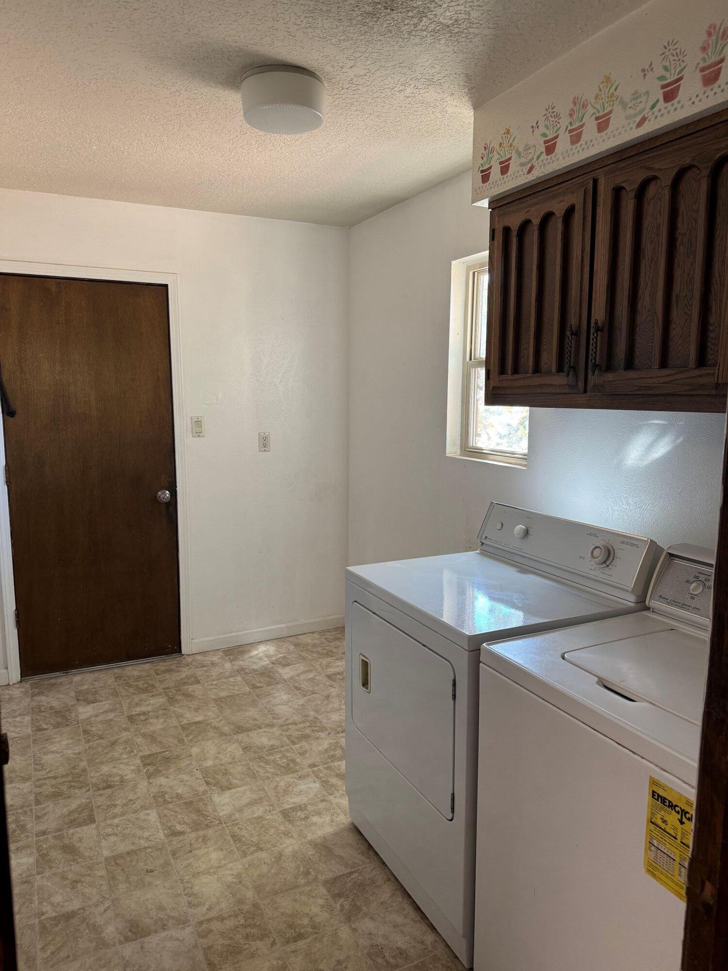 Photo 17 — 2705 La Charles Drive NE