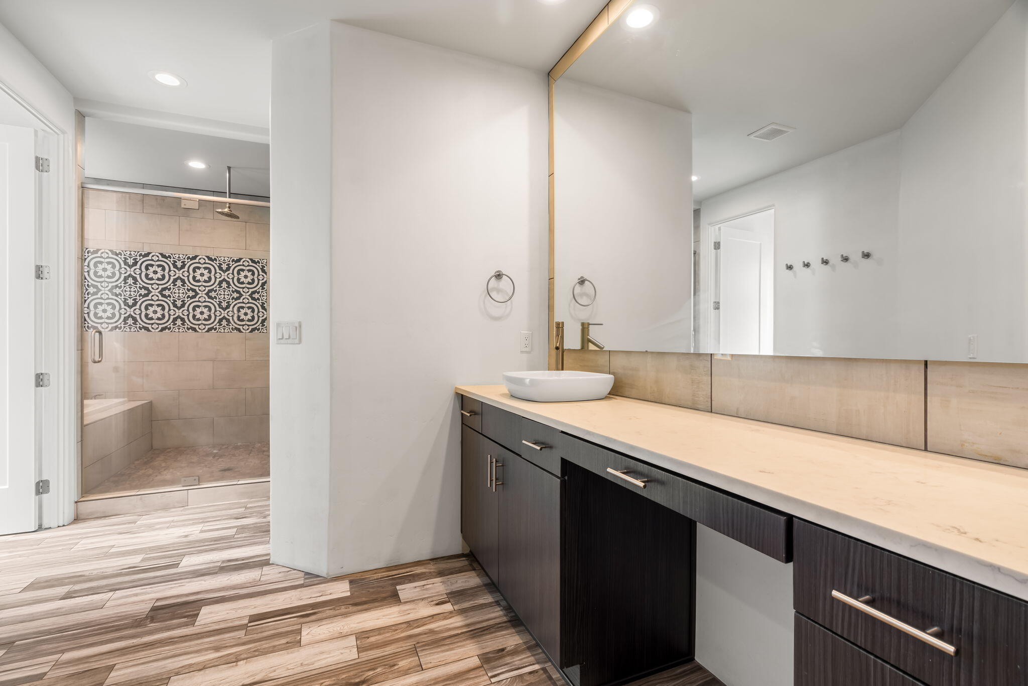 Photo 18 — 5939 Mafraq Avenue NW