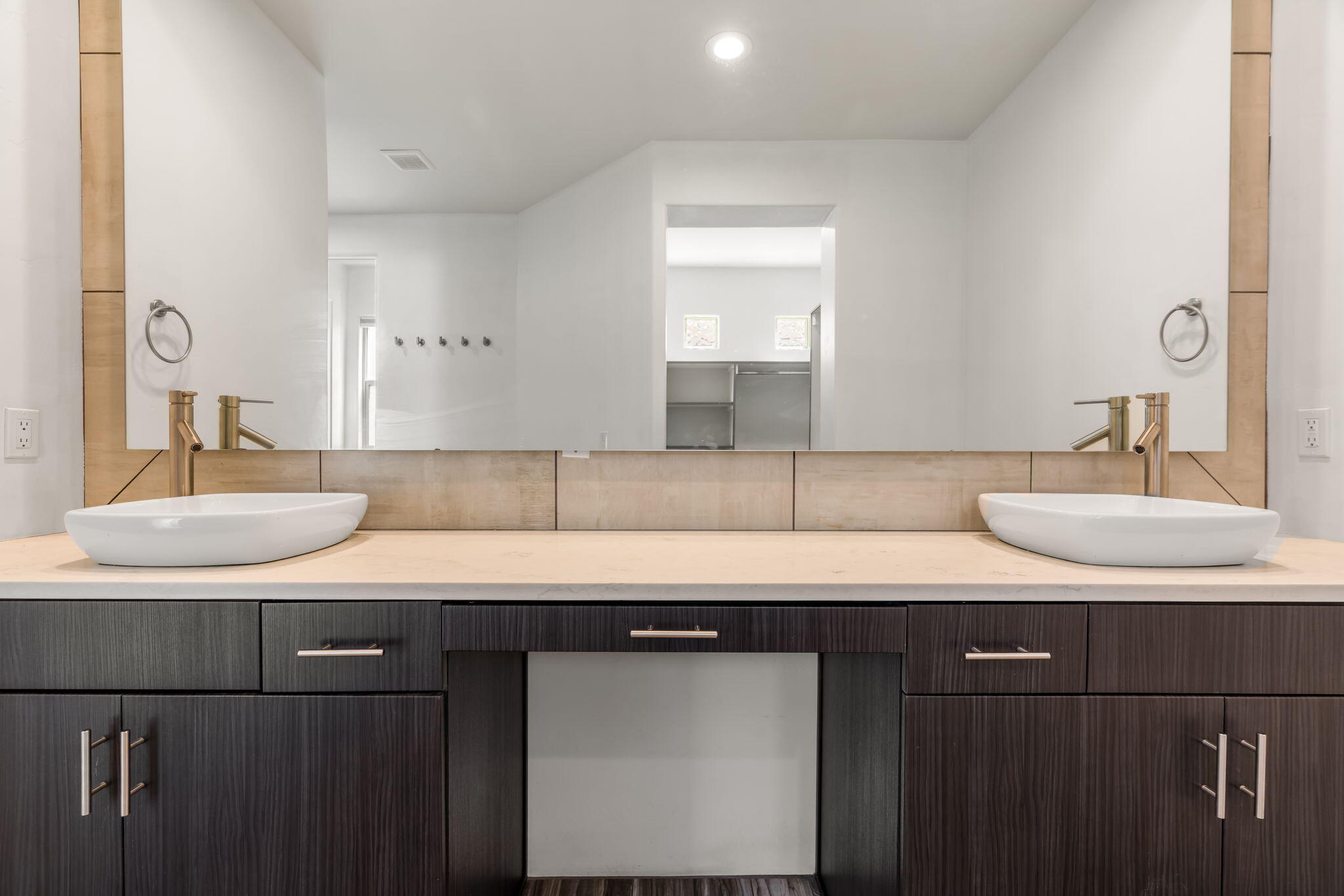 Photo 16 — 5939 Mafraq Avenue NW