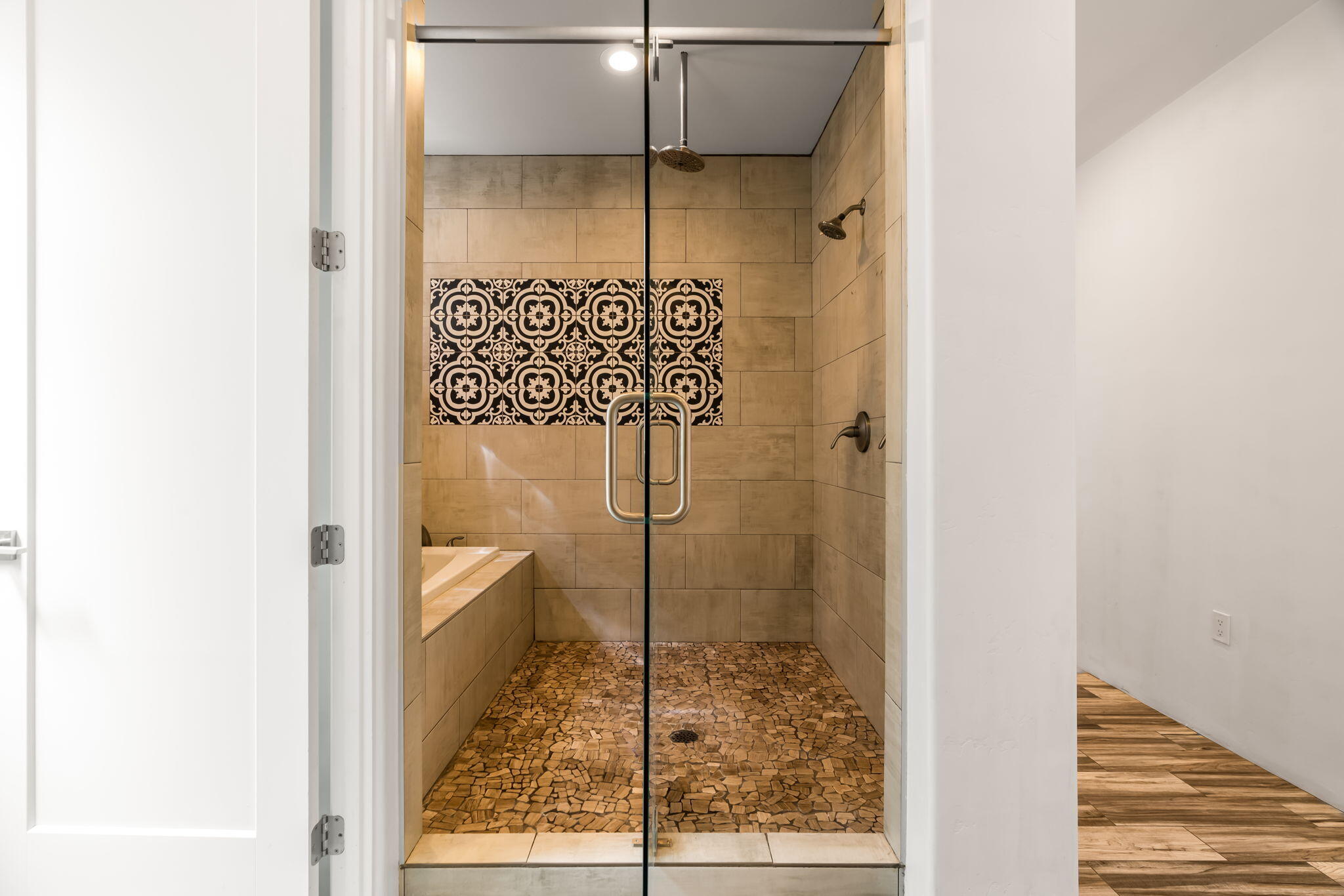 Photo 15 — 5939 Mafraq Avenue NW