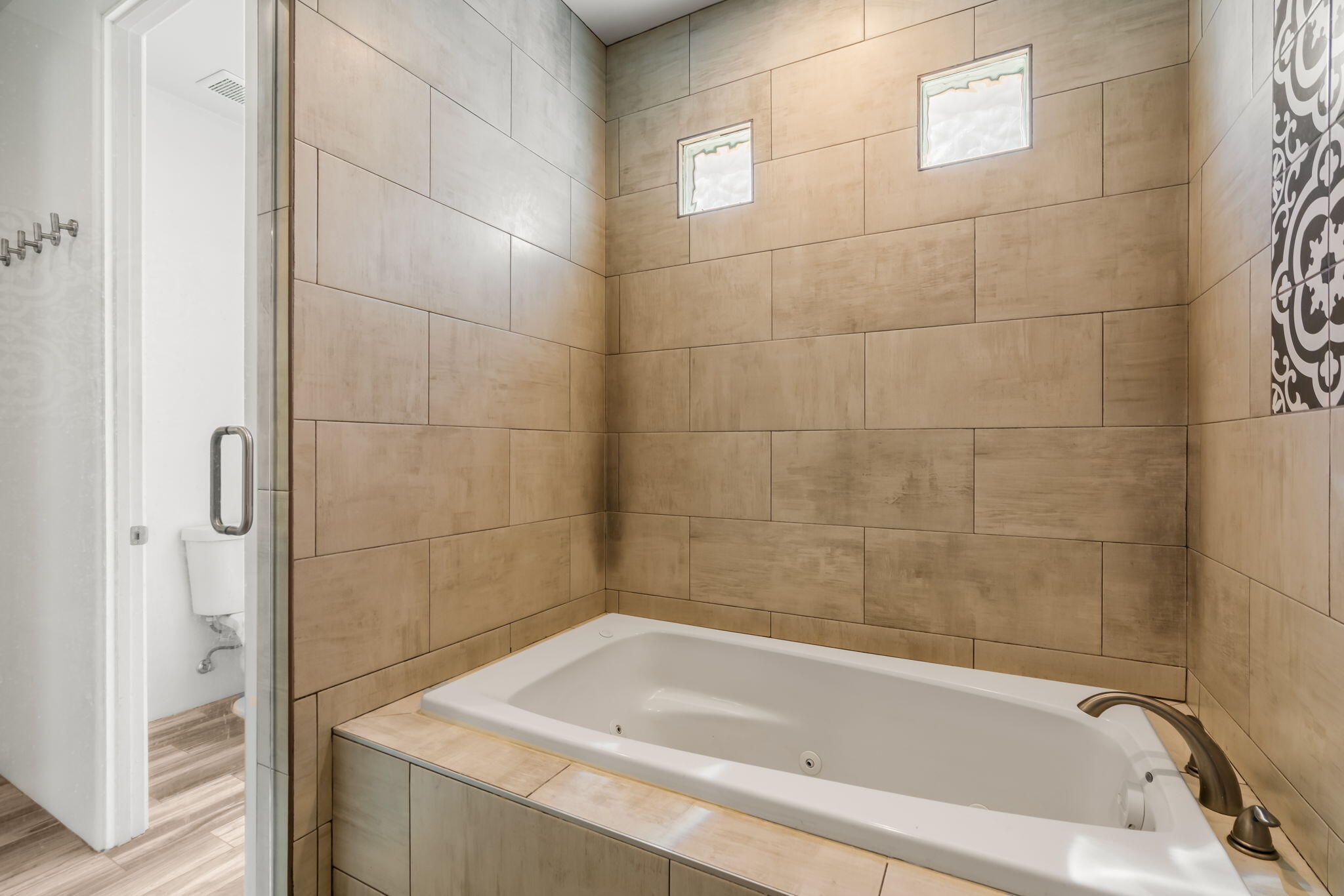 Photo 14 — 5939 Mafraq Avenue NW