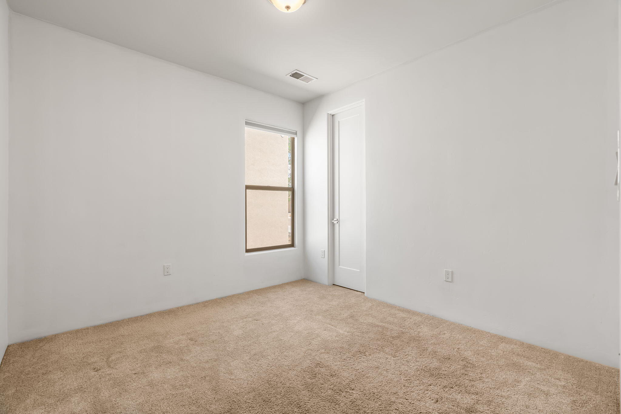 Photo 13 — 5939 Mafraq Avenue NW