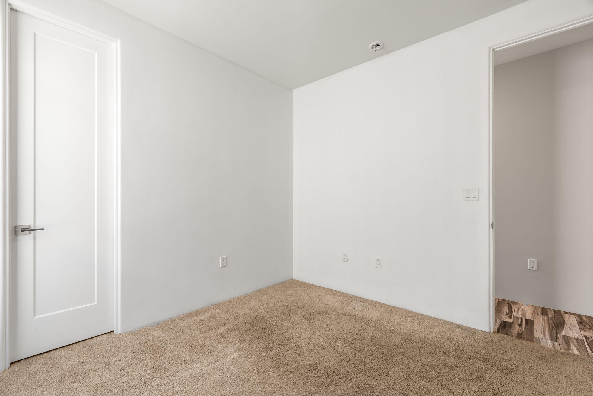 Photo 12 — 5939 Mafraq Avenue NW