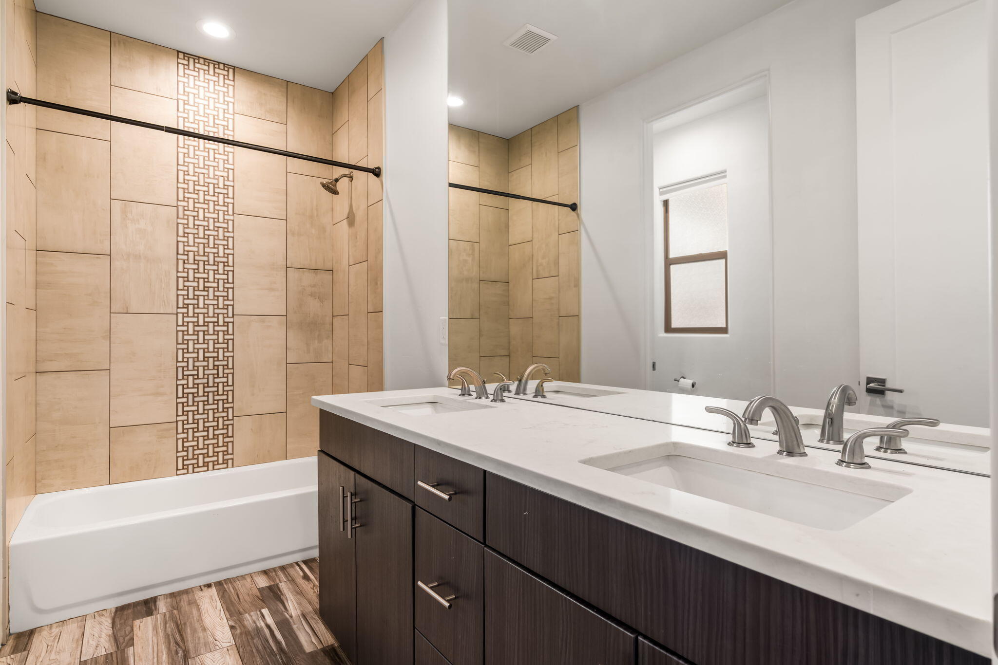 Photo 11 — 5939 Mafraq Avenue NW