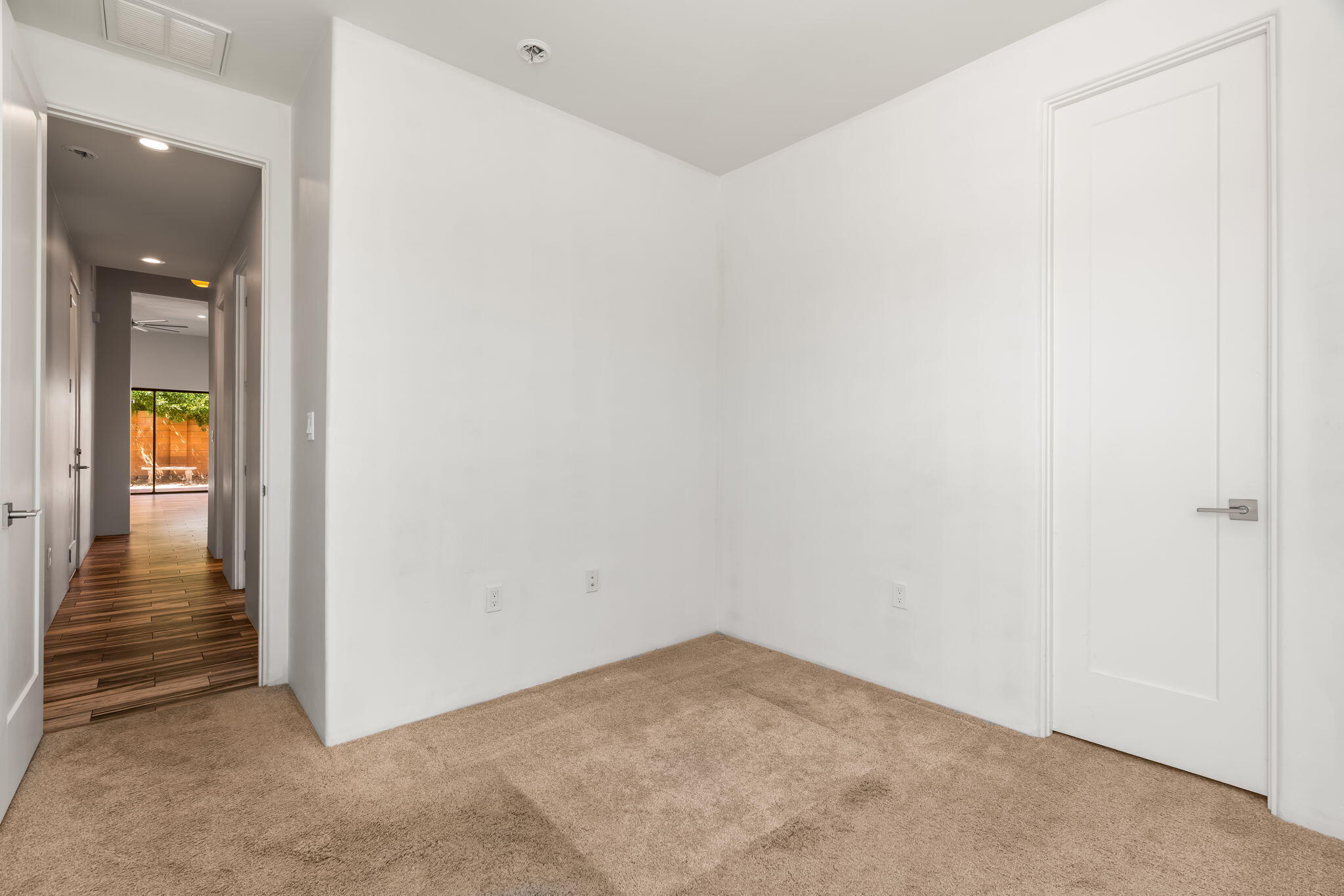 Photo 8 — 5939 Mafraq Avenue NW