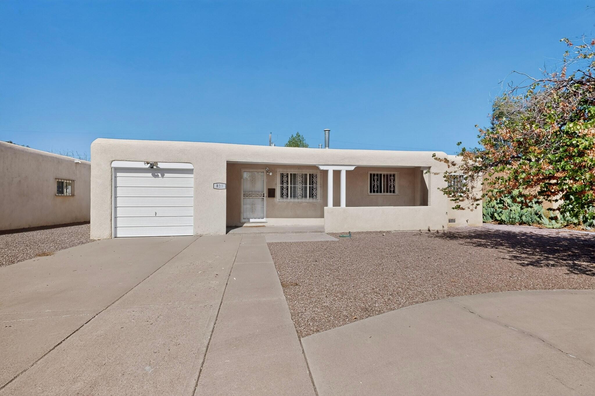 825 Dakota Street SE, Albuquerque, NM 87108