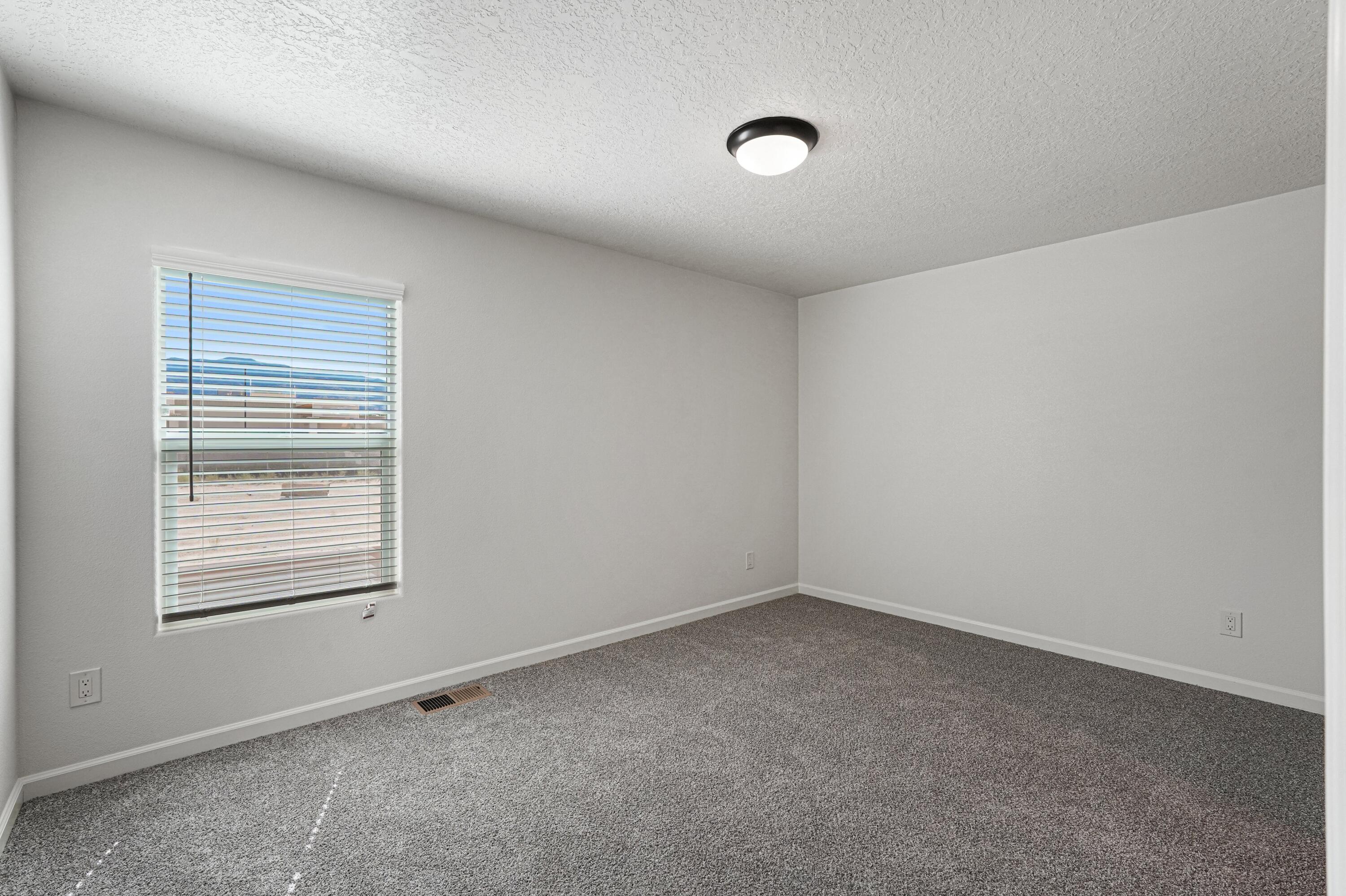 Photo 7 — 4324 Wymont Circle NE