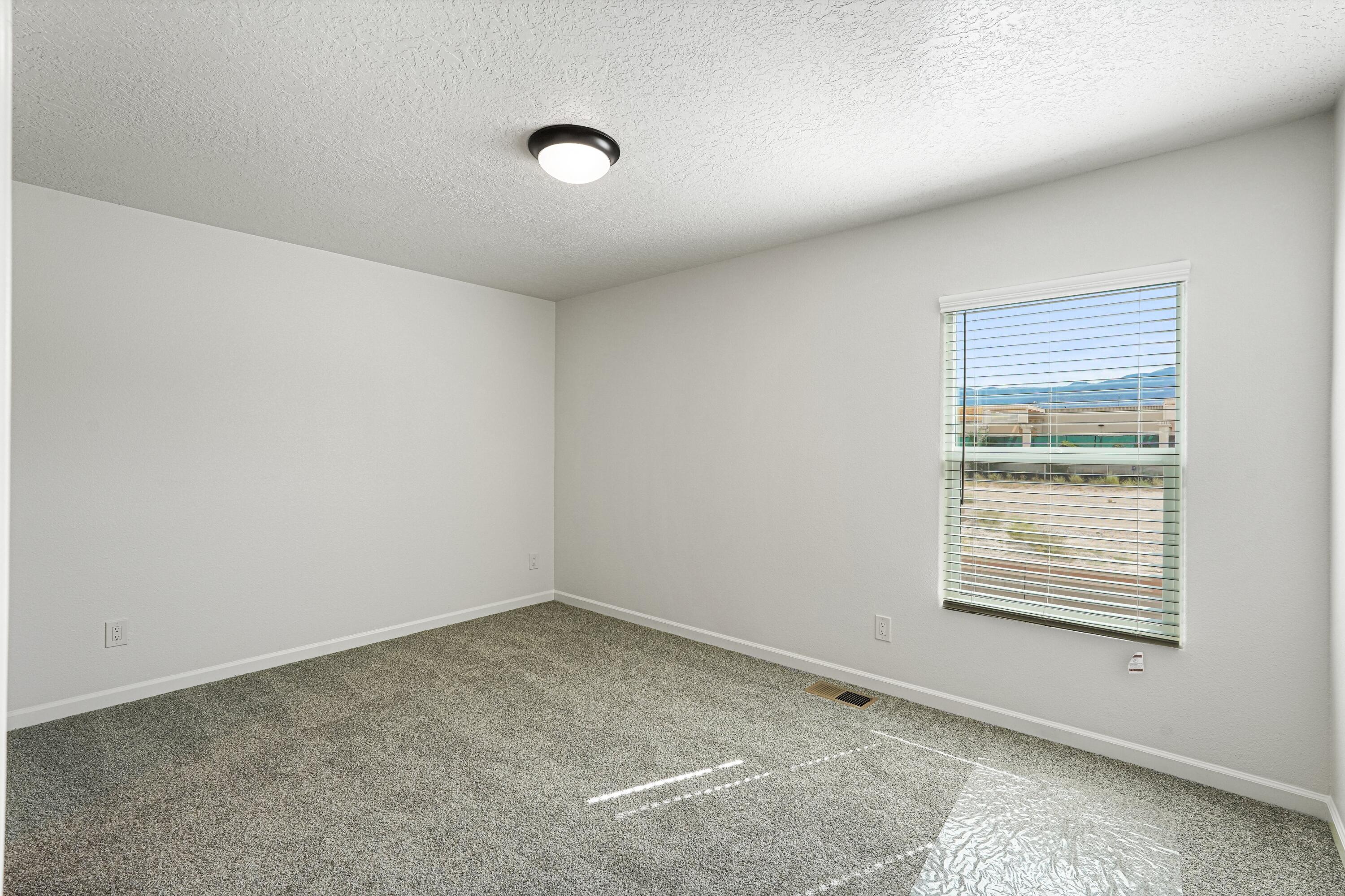 Photo 9 — 4324 Wymont Circle NE