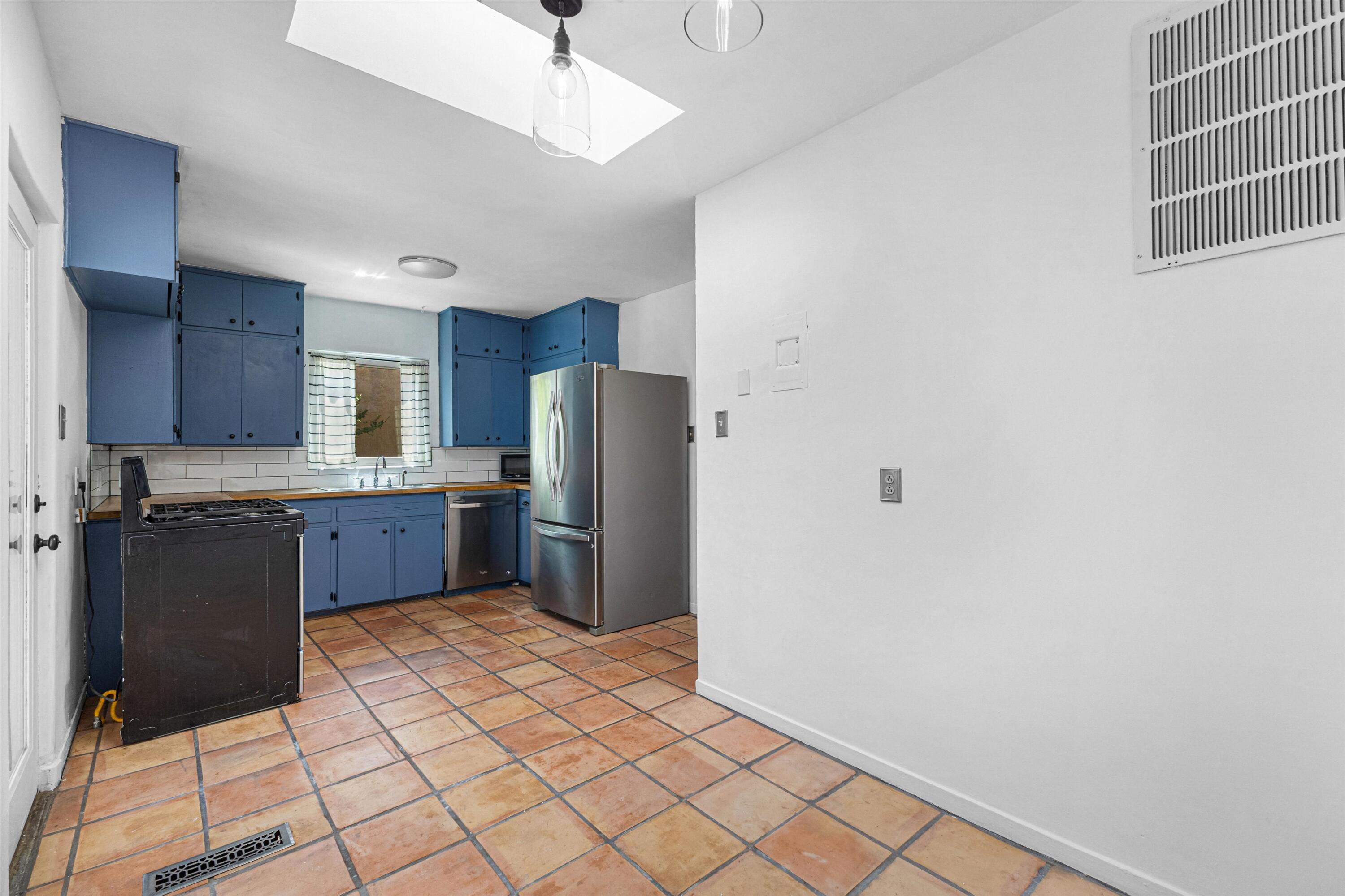 Photo 20 — 1100 Dartmouth Drive NE