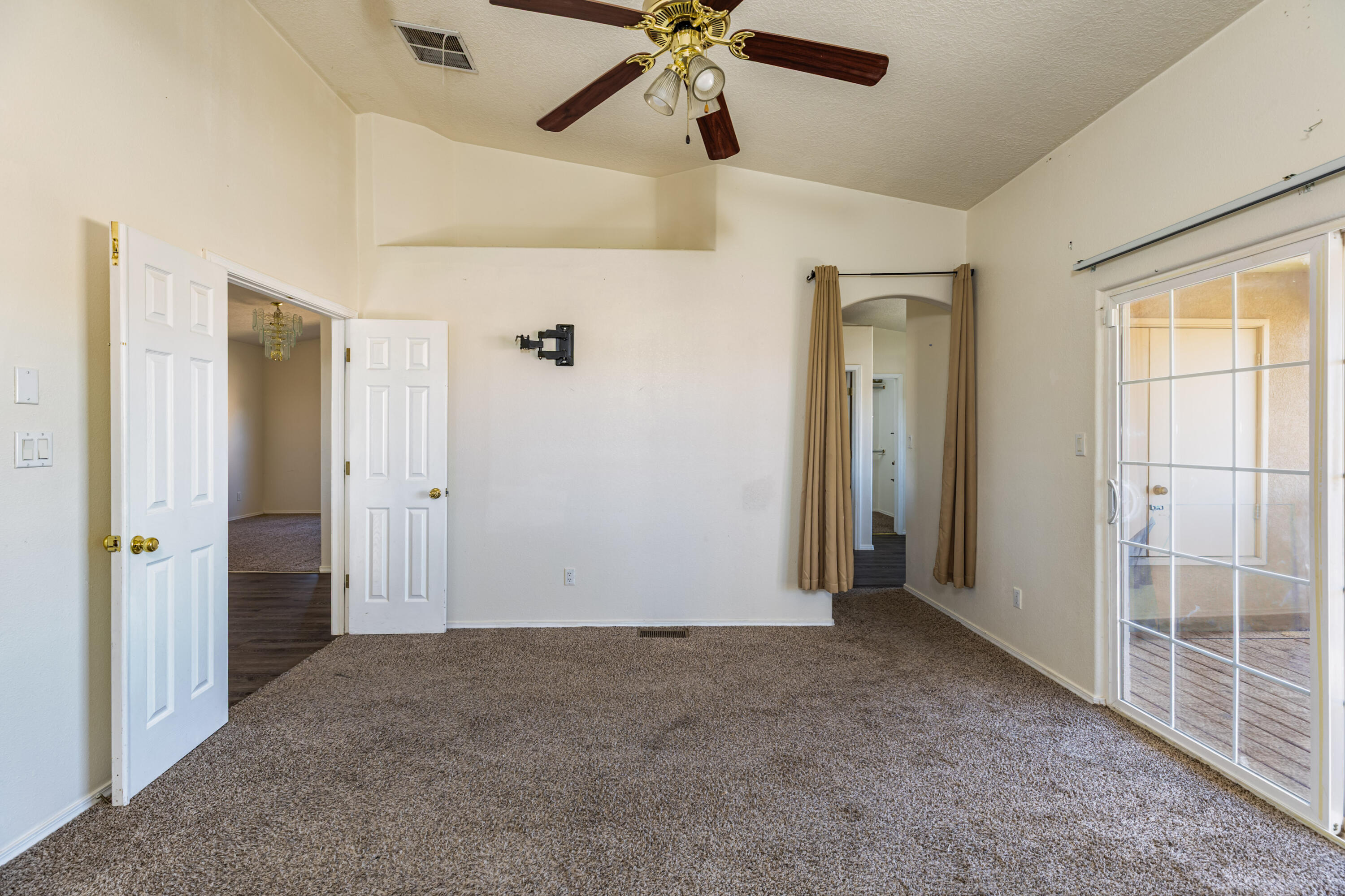Photo 11 — 9635 Kilauea Avenue NW
